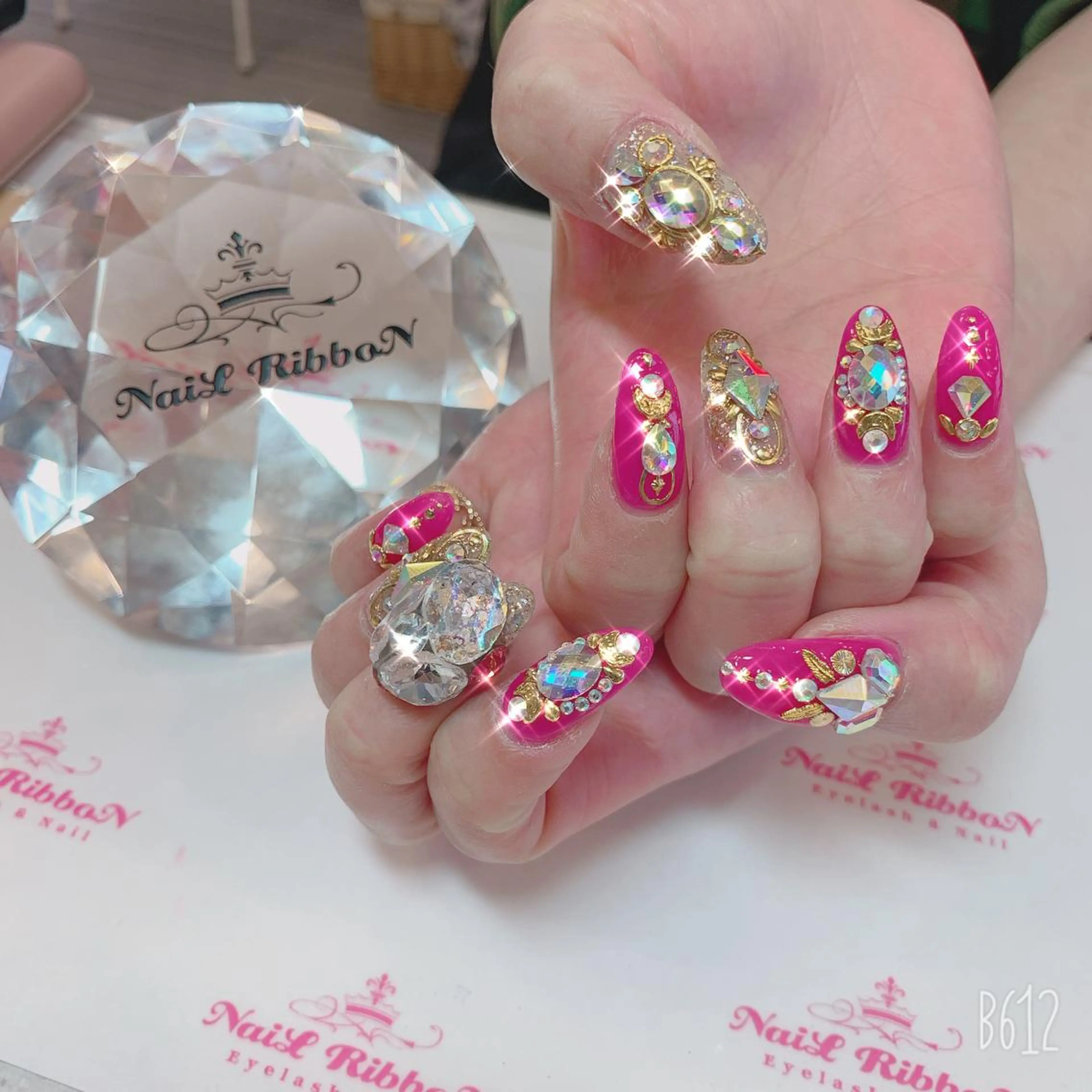 ネイル ネイルリボン 受付スタッフのネイルデザイン