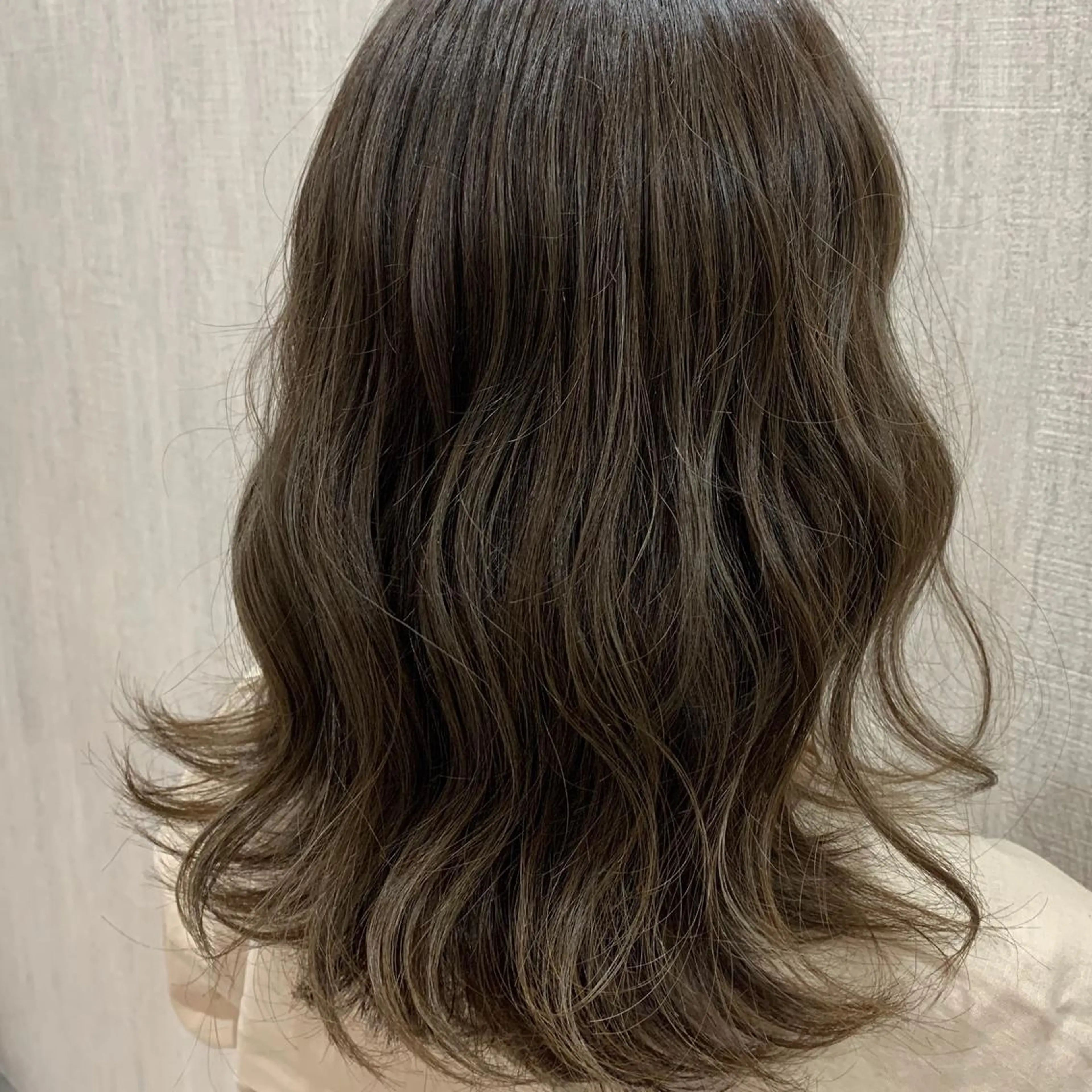 ミディアム カラー ヘアアレンジ カット ヘアカラー トリートメント 🫧透け感⋆艶髪💎 山口アヤカのヘアスタイル