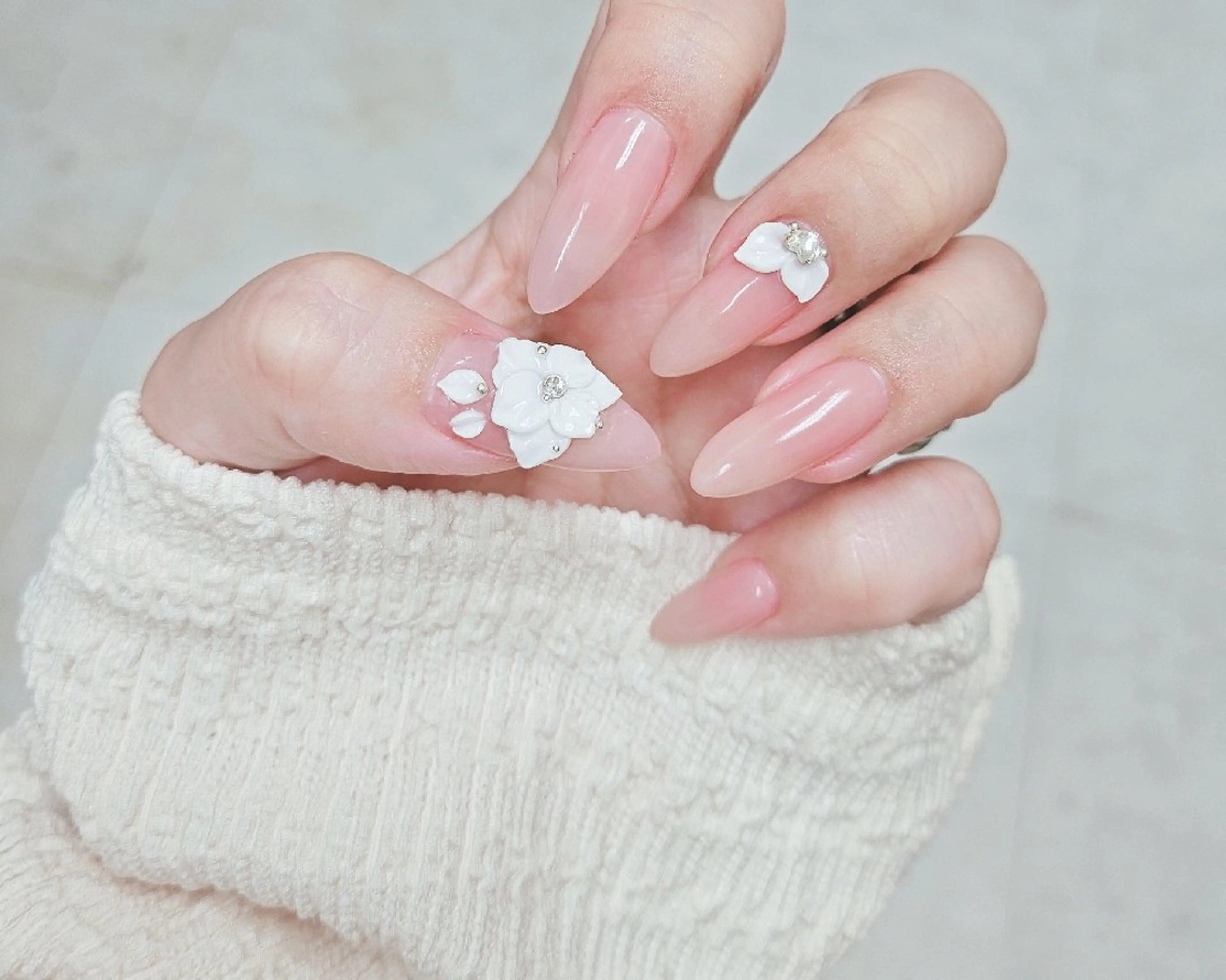 ネイル フラワーネイル ゴージャス シンプルネイル ブライダルネイル Noah'snail   のネイルデザイン