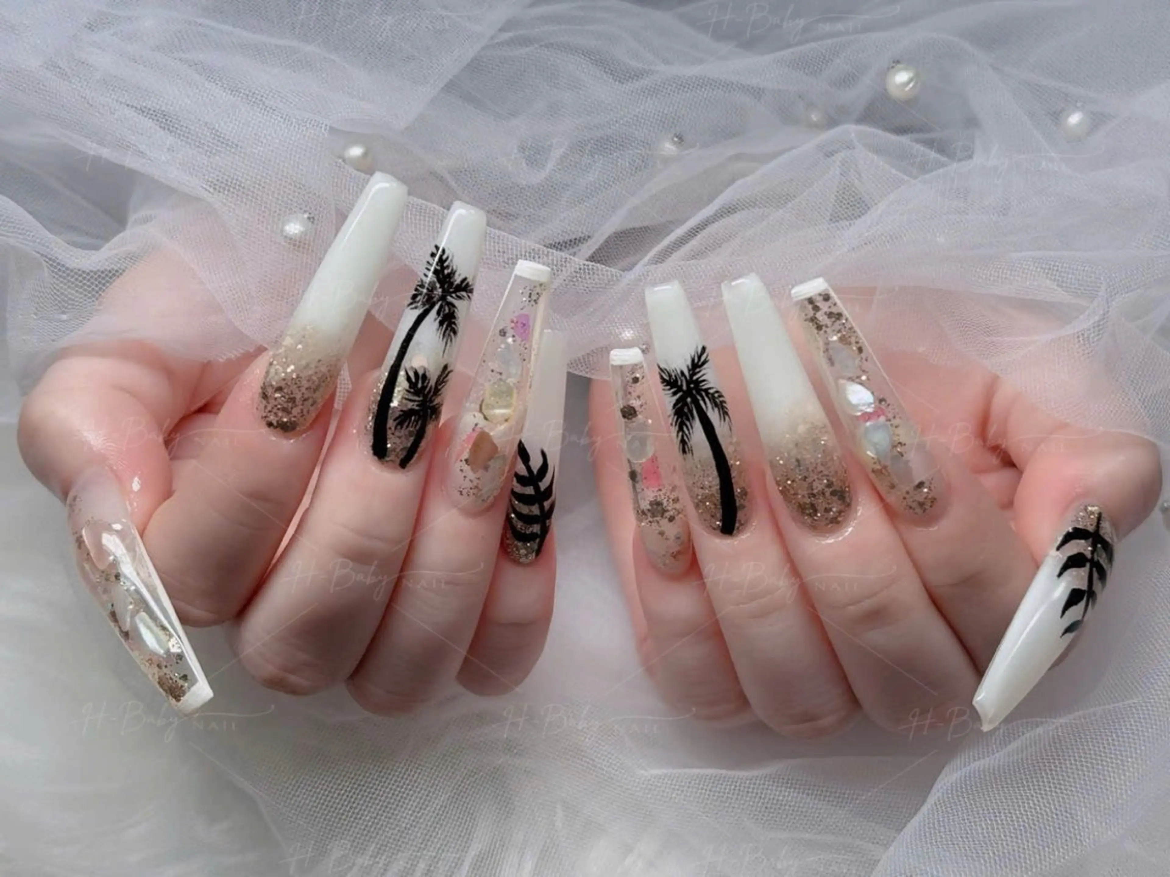 ネイル フレンチネイル ジェルネイル ガラスフレンチ ハロウィン ハート H.baby Nail Salonのネイルデザイン