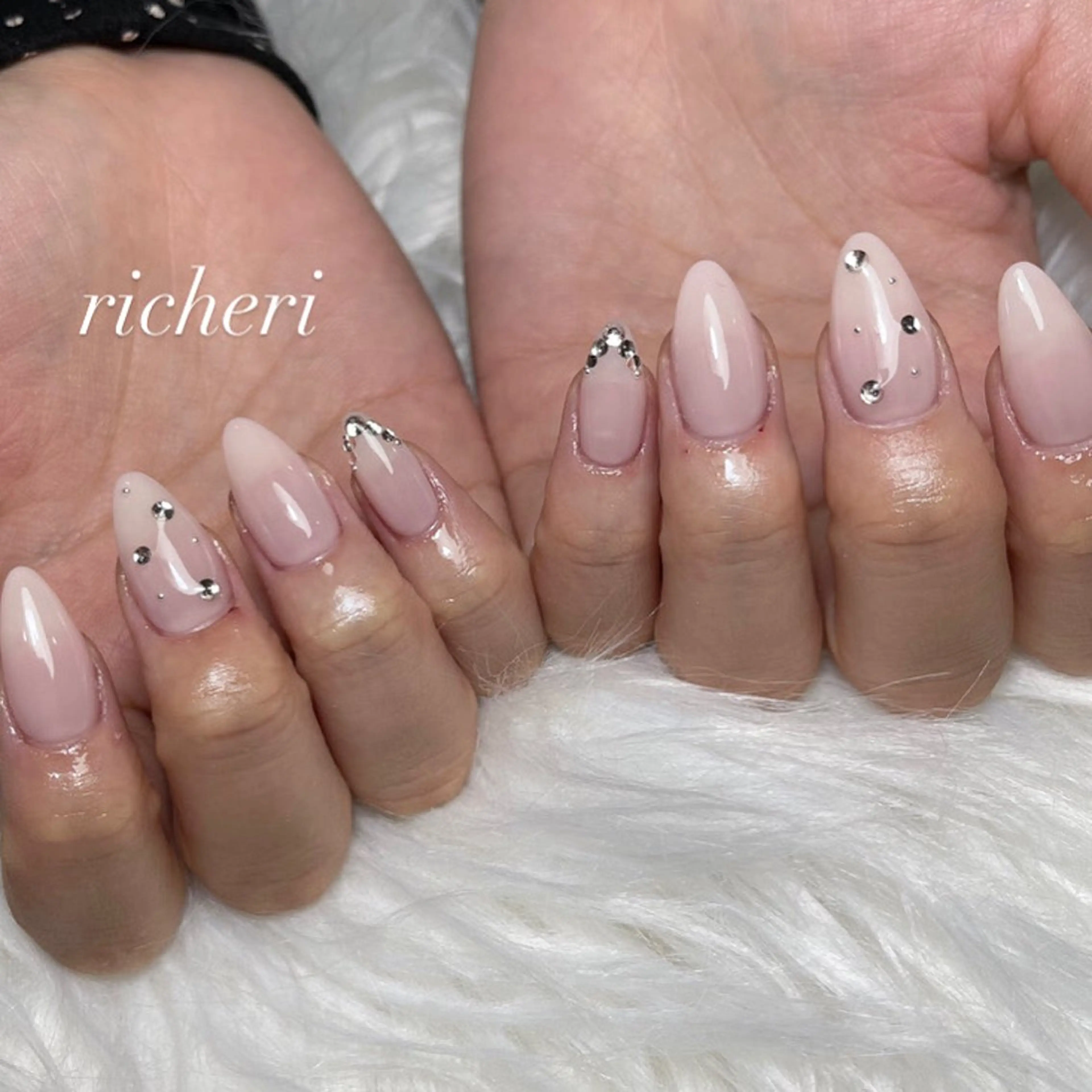 ミディアム ネイル ハンドネイル richeri beautyのネイルデザイン