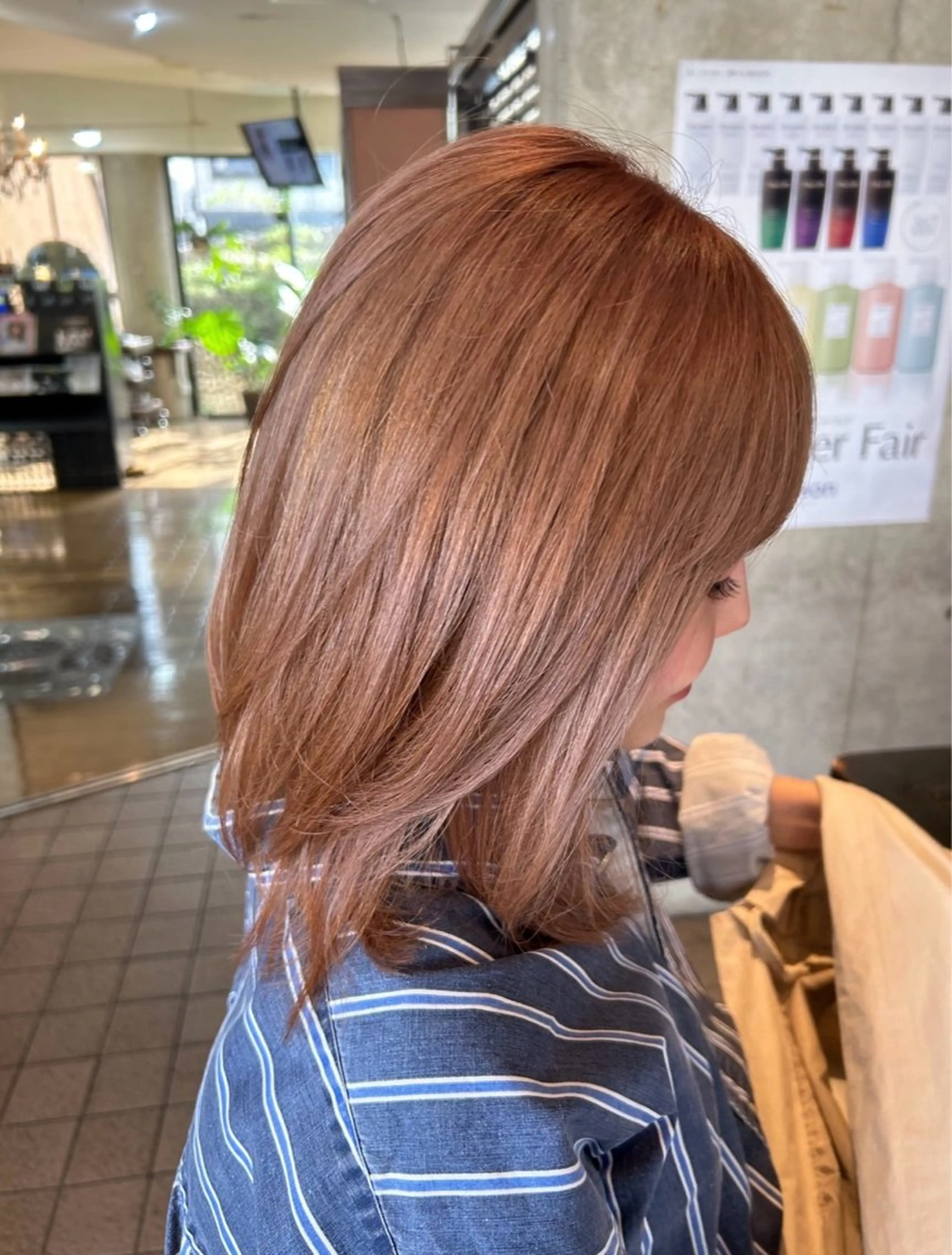 ミディアム カラー ミディアムレイヤー ベージュカラー ブリーチ レイヤーカット 百瀬 なつ美のヘアスタイル