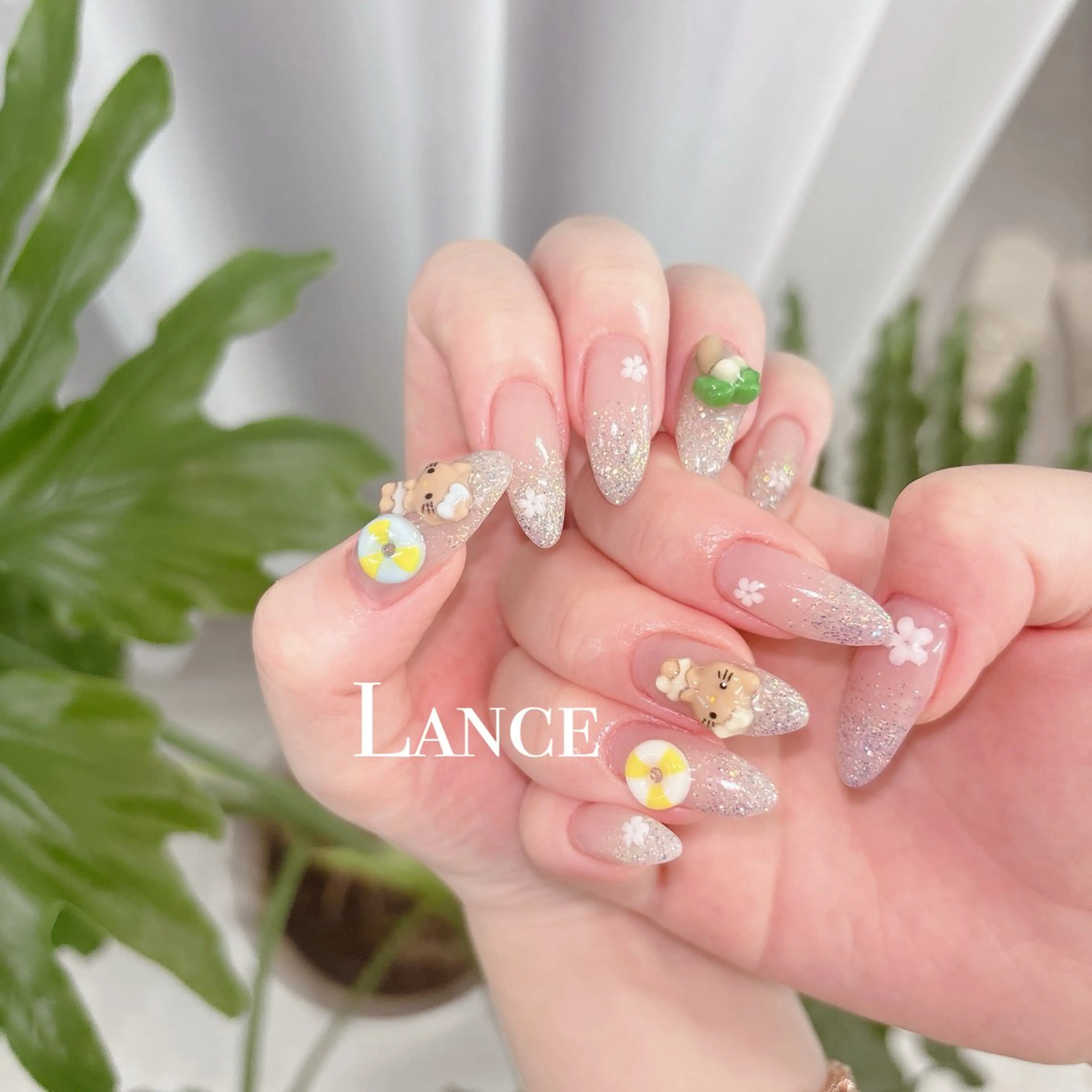 ネイル オーロラネイル フットネイル 氷ネイル・うるうるネイル キラキラネイル 韓国ネイル Lance nailのネイルデザイン