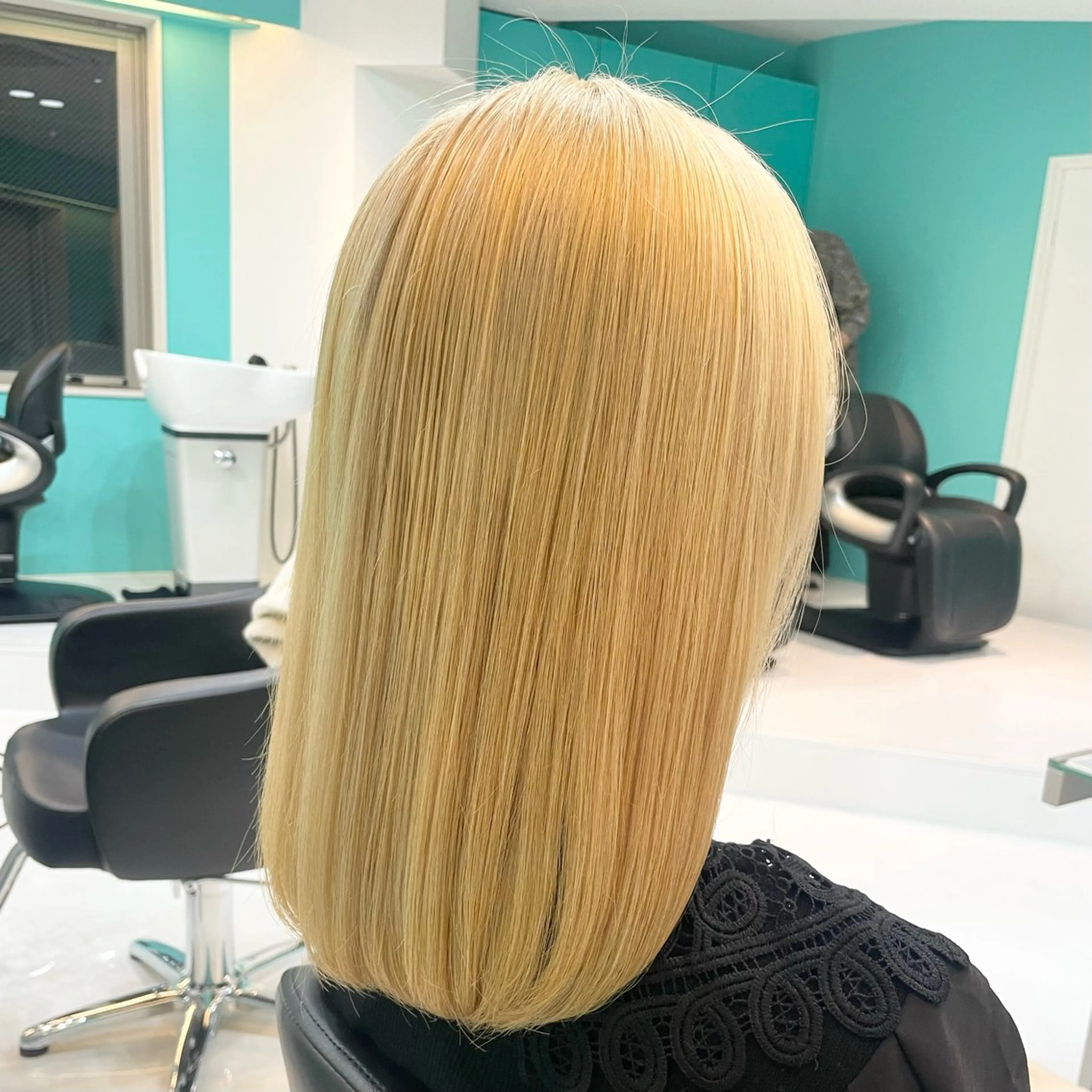 セミロング カラー ブロンド Natsuki💖 ボブ×艶カラー🥣のヘアスタイル