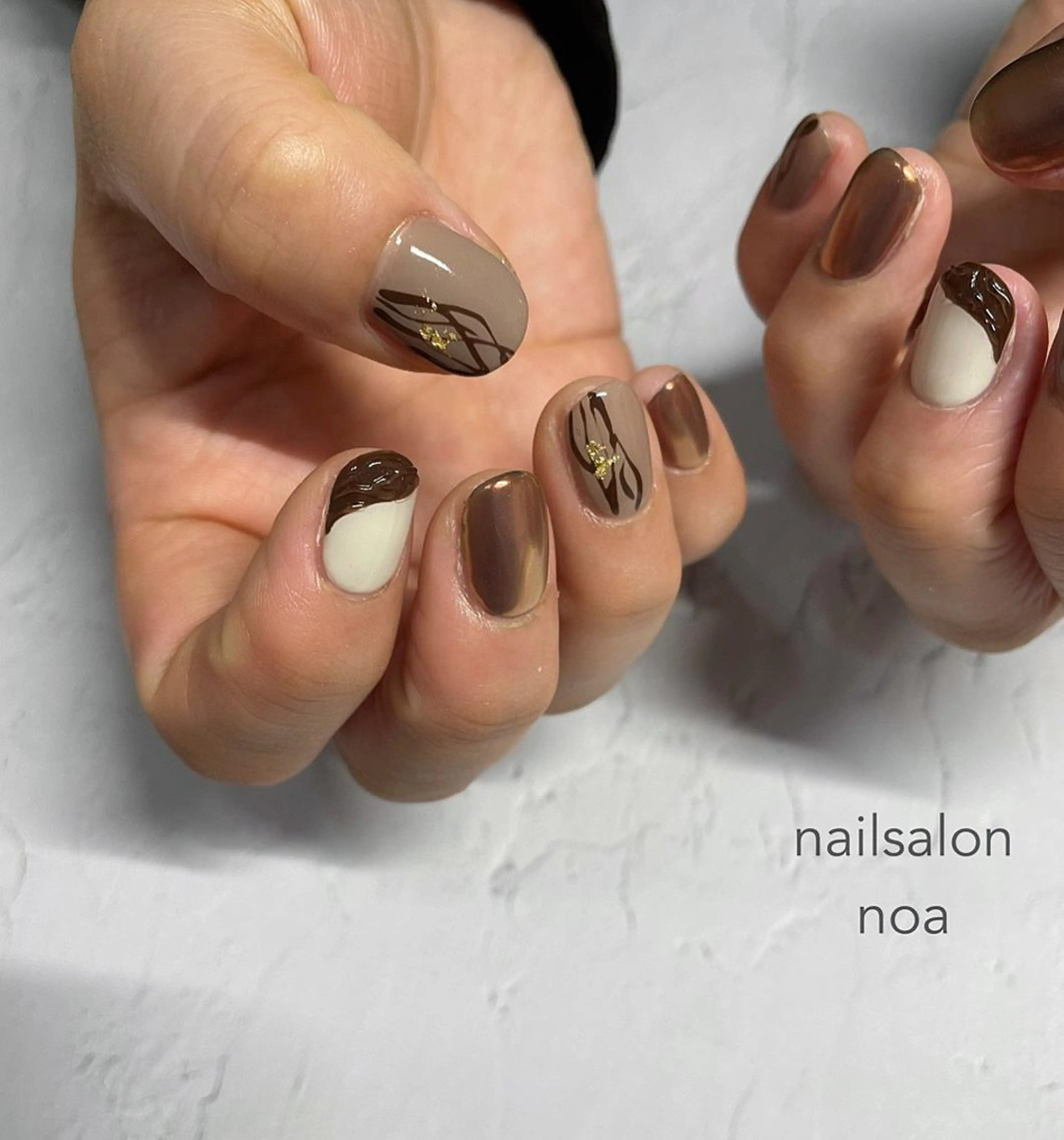 ネイル アートネイル オーロラネイル カジュアル ジェルネイル ミラーネイル nailsalon noa所属・ショートネイル専門店 sakiのネイルデザイン