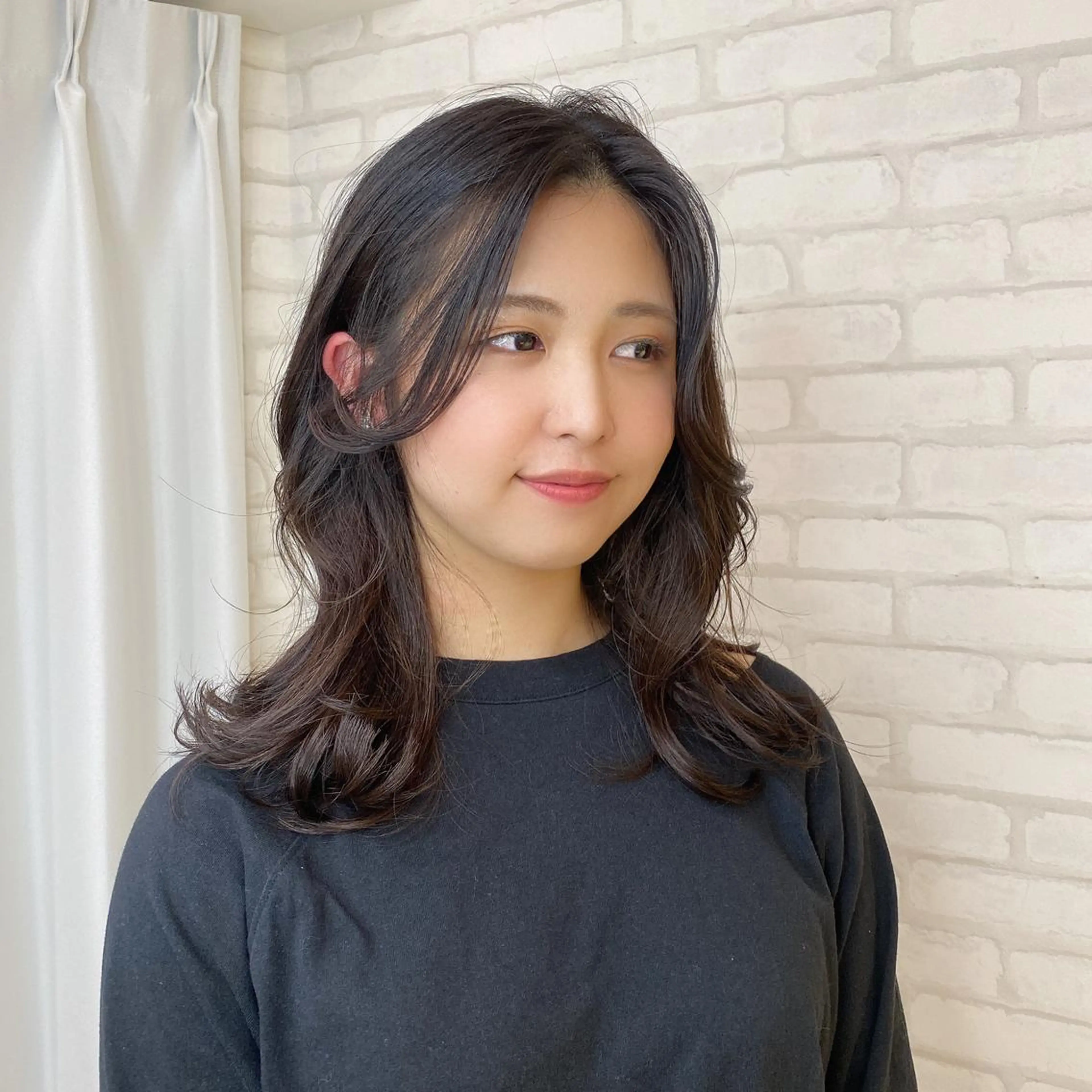 セミロング abilita AZUSAのヘアスタイル