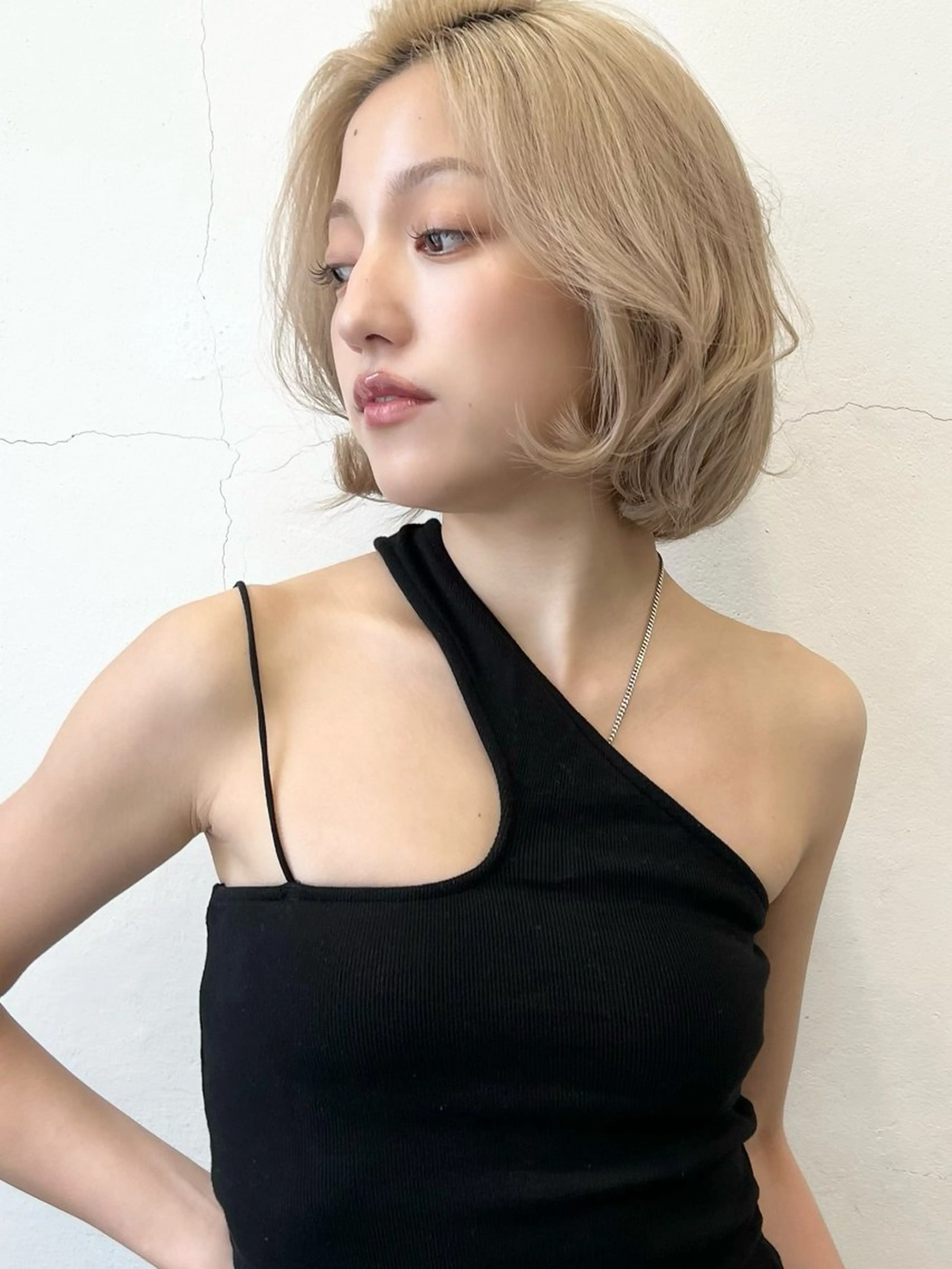 ミディアム カラー アッシュ ベージュカラー ブリーチ ブロンド ケアブリーチ カット ヘアカラー トリートメント HARU//原宿🤍 リピート率NO.1のヘアスタイル