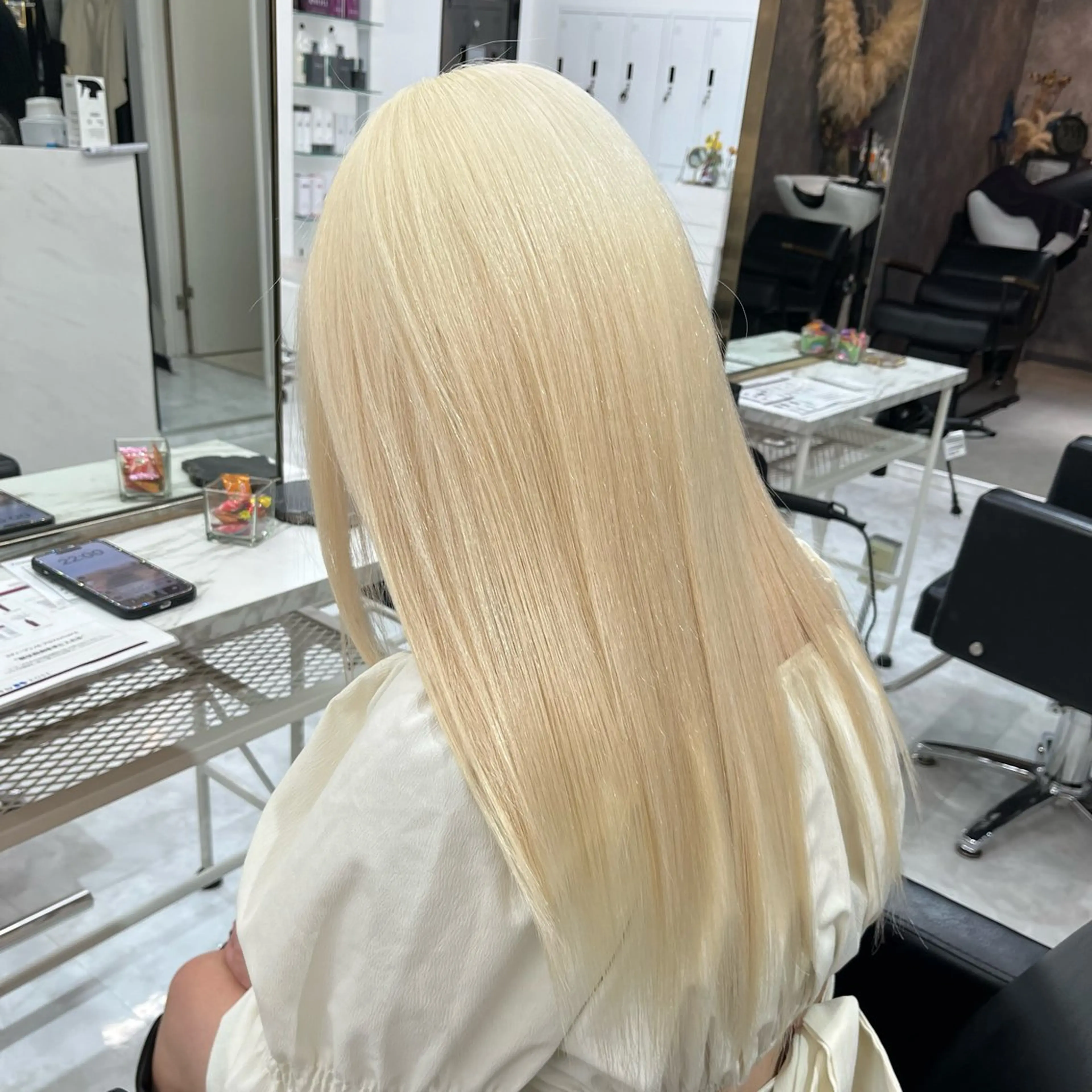 ロング カラー ブロンド ヘアカラー トリートメント 💎艶々ハイトーン MOE💍🤍のヘアスタイル