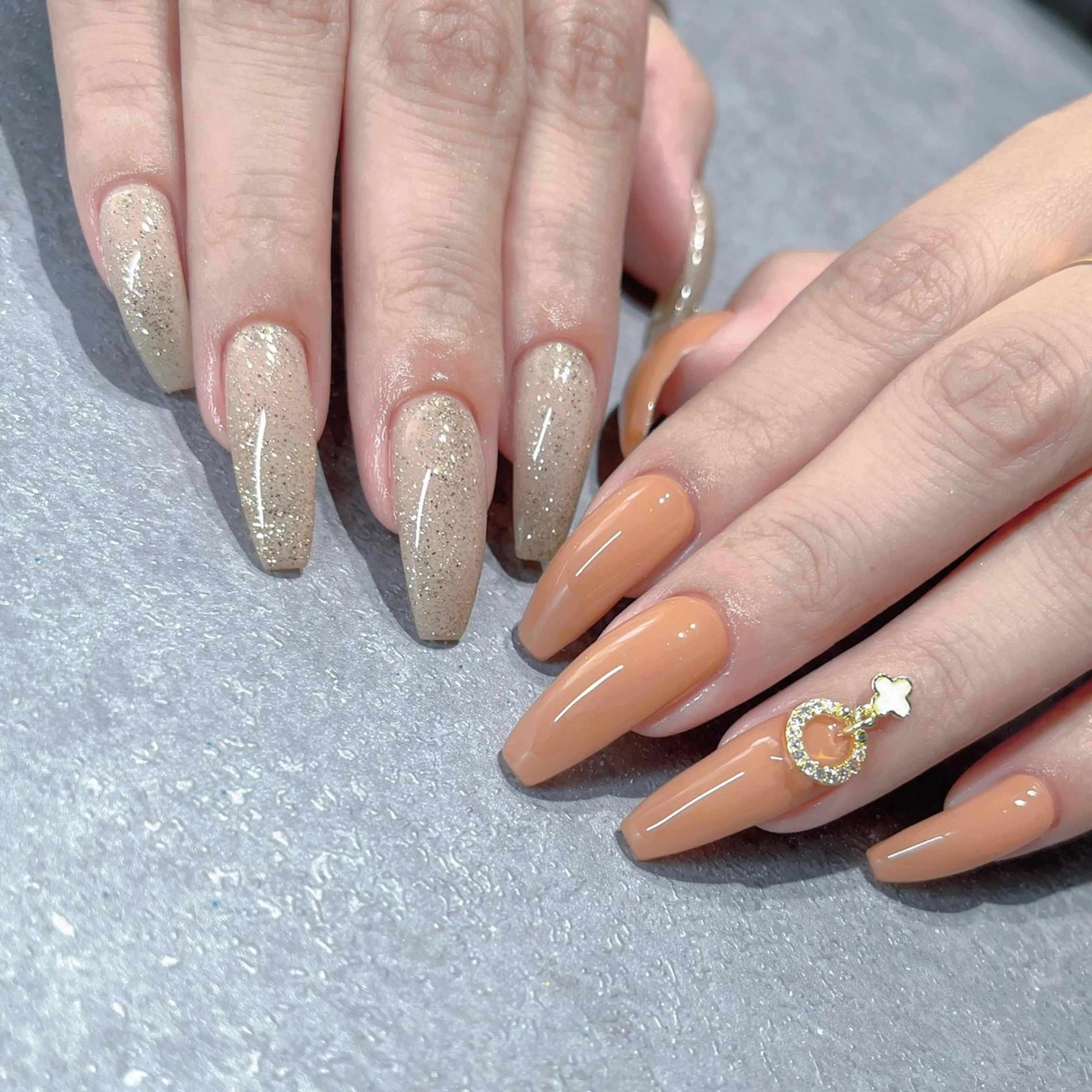 ネイル フットネイル フレンチネイル ジェルネイル ラメ(グリッター) ラメグラデーション ハンドネイル NEO Beauty Salon所属・𝐍𝐄𝐎 𝐉𝐔𝐑𝐈のネイルデザイン