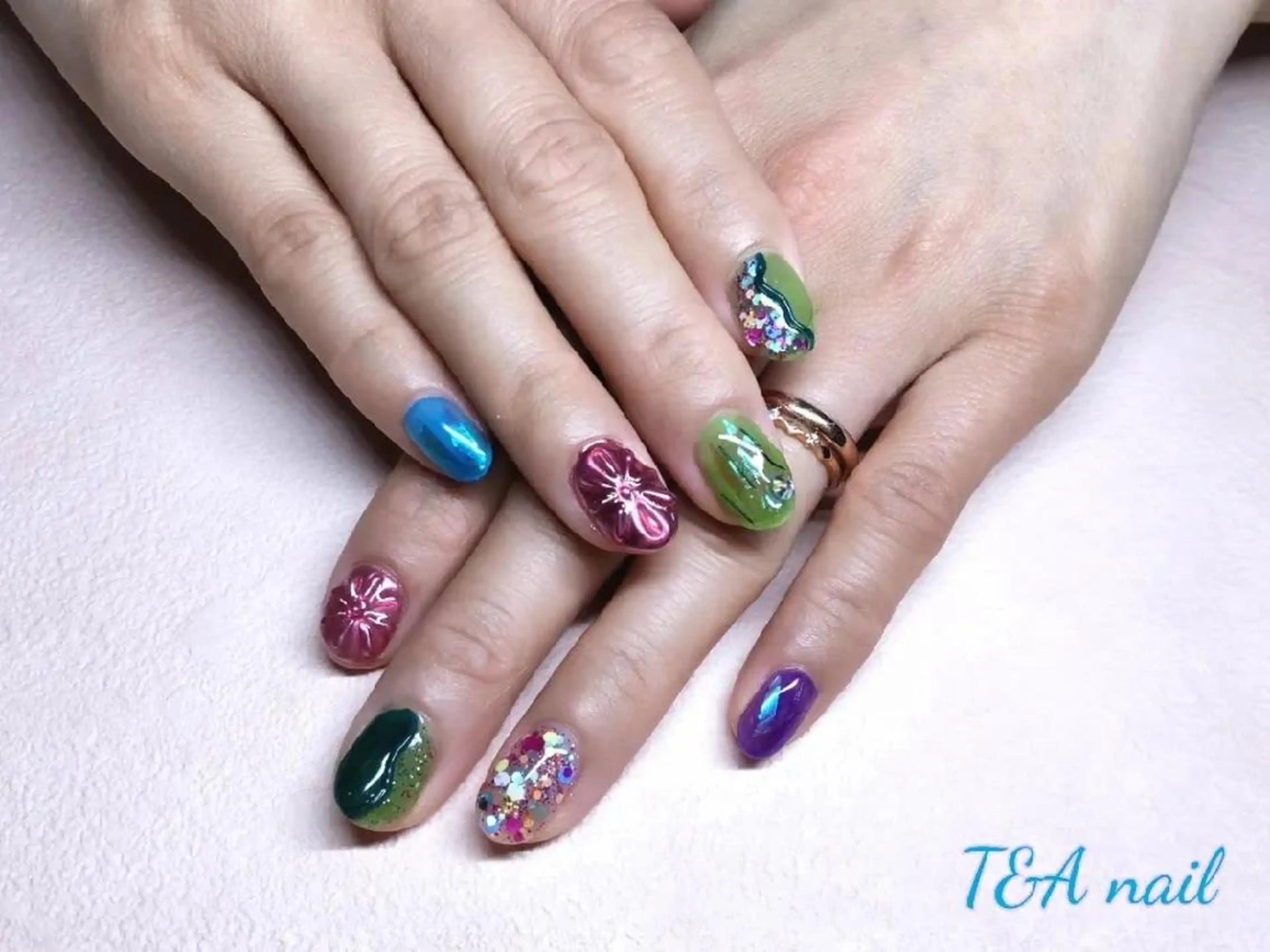 ショート ネイル フラワーネイル ジェルネイル キラキラネイル ニュアンスネイル スカルプネイル ハンドネイル T&A nailのネイルデザイン