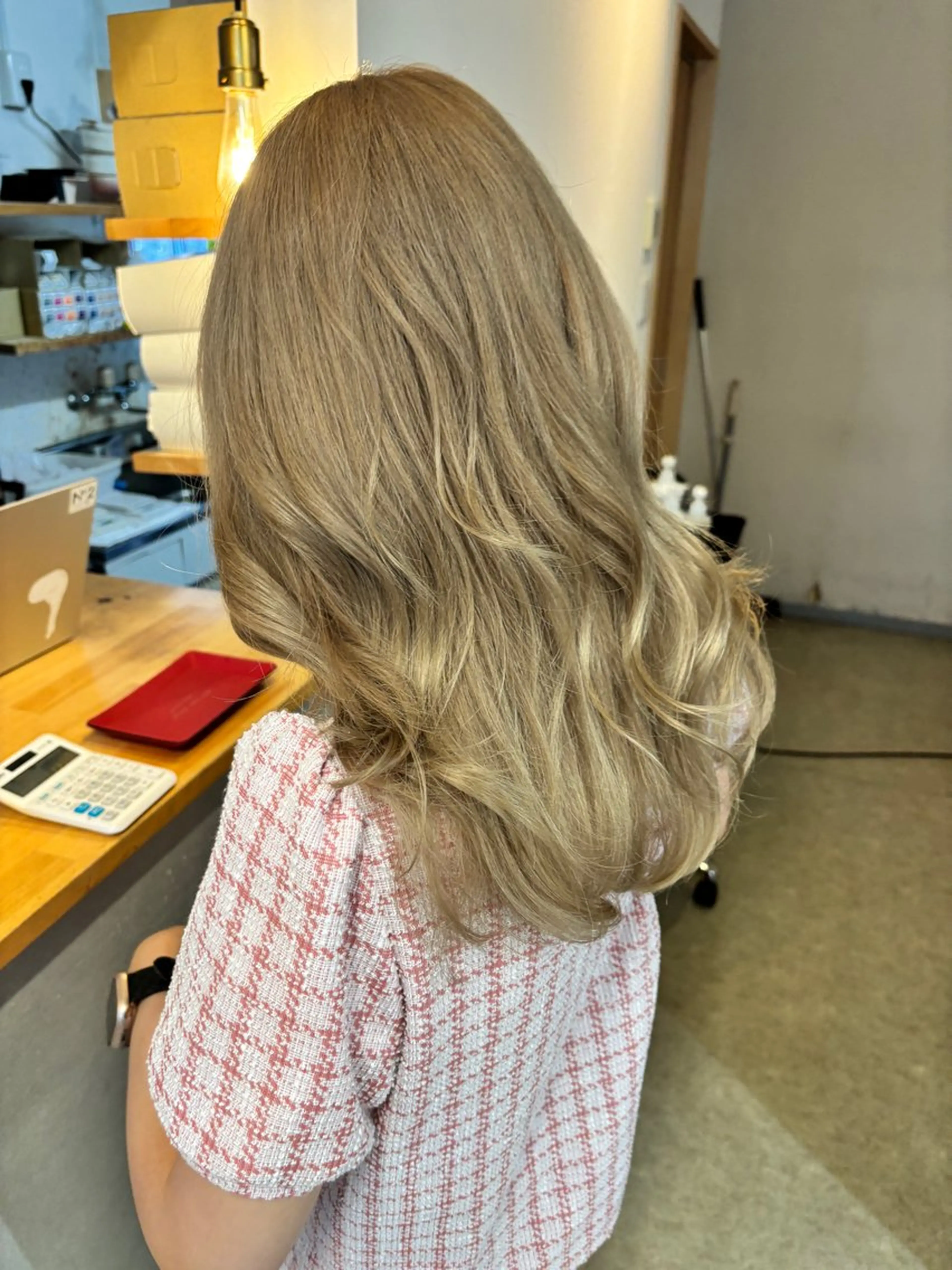 セミロング ブリーチカラー🤍 髪質改善🌟のヘアスタイル