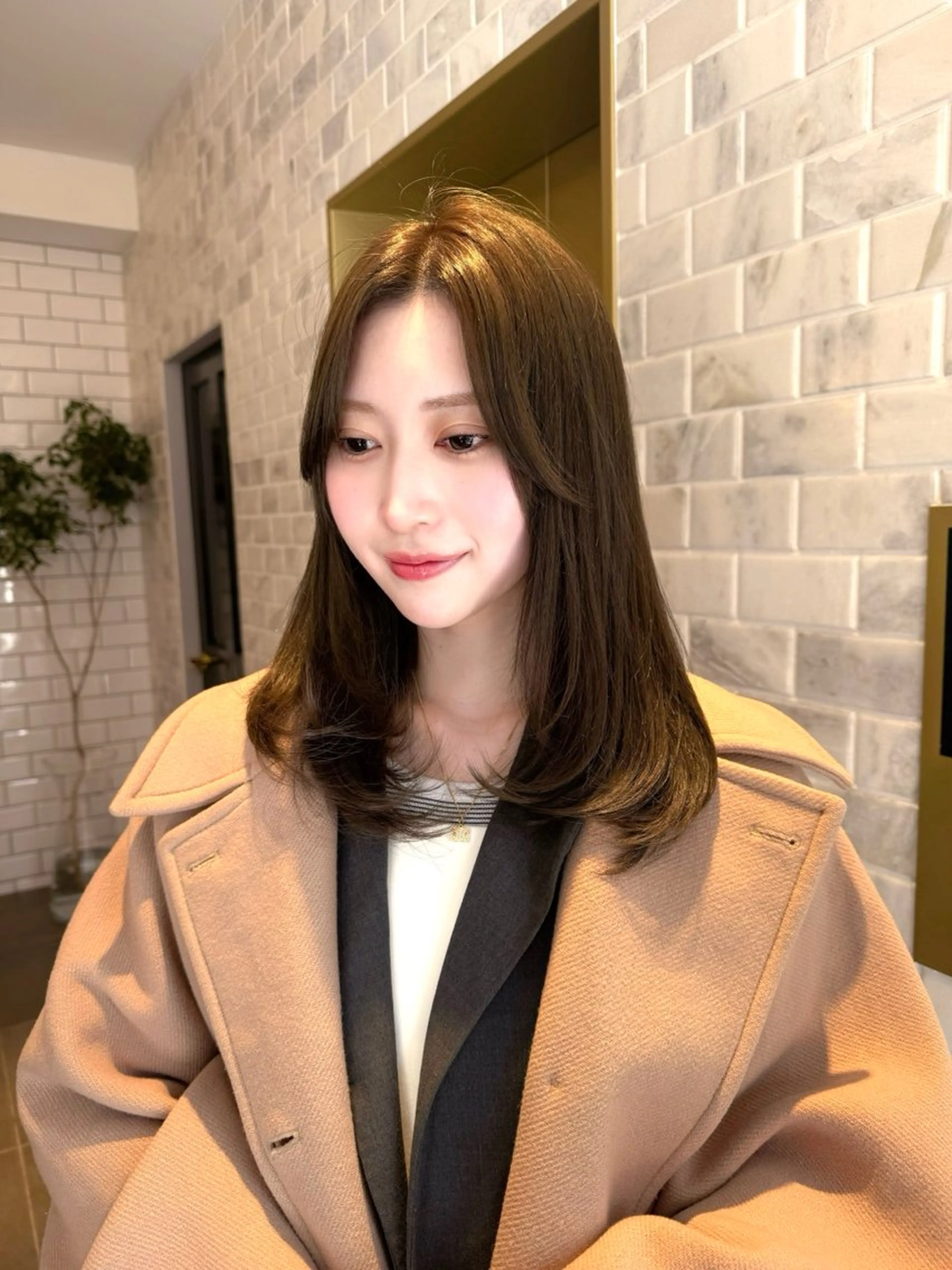 ロング カラー ベージュカラー オリーブベージュ ヘアカラー costes 今井芽依のヘアスタイル