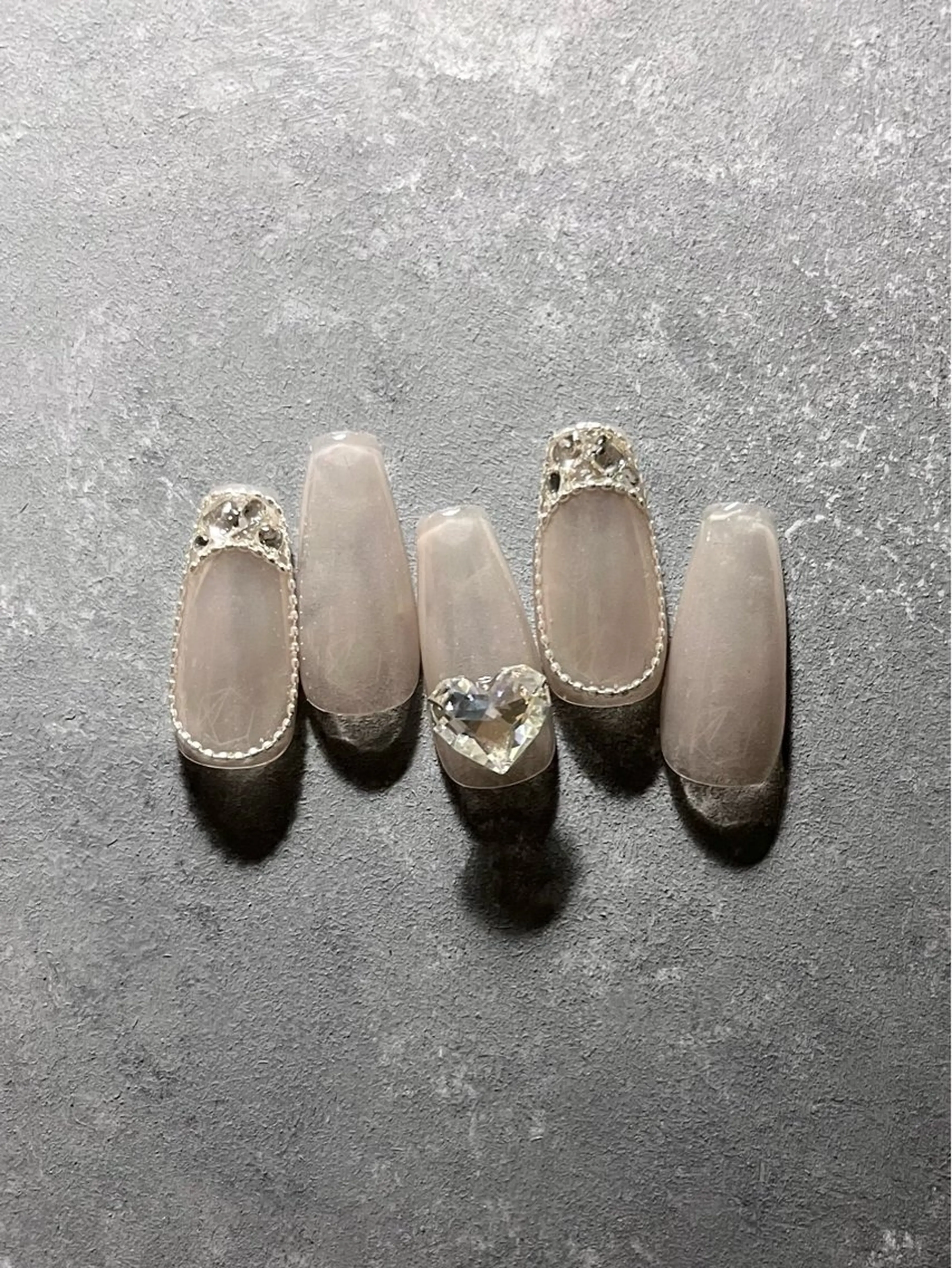 ネイル キラキラネイル マグネットネイル スカルプネイル ワンホンネイル nine.🦋 YUKOのネイルデザイン