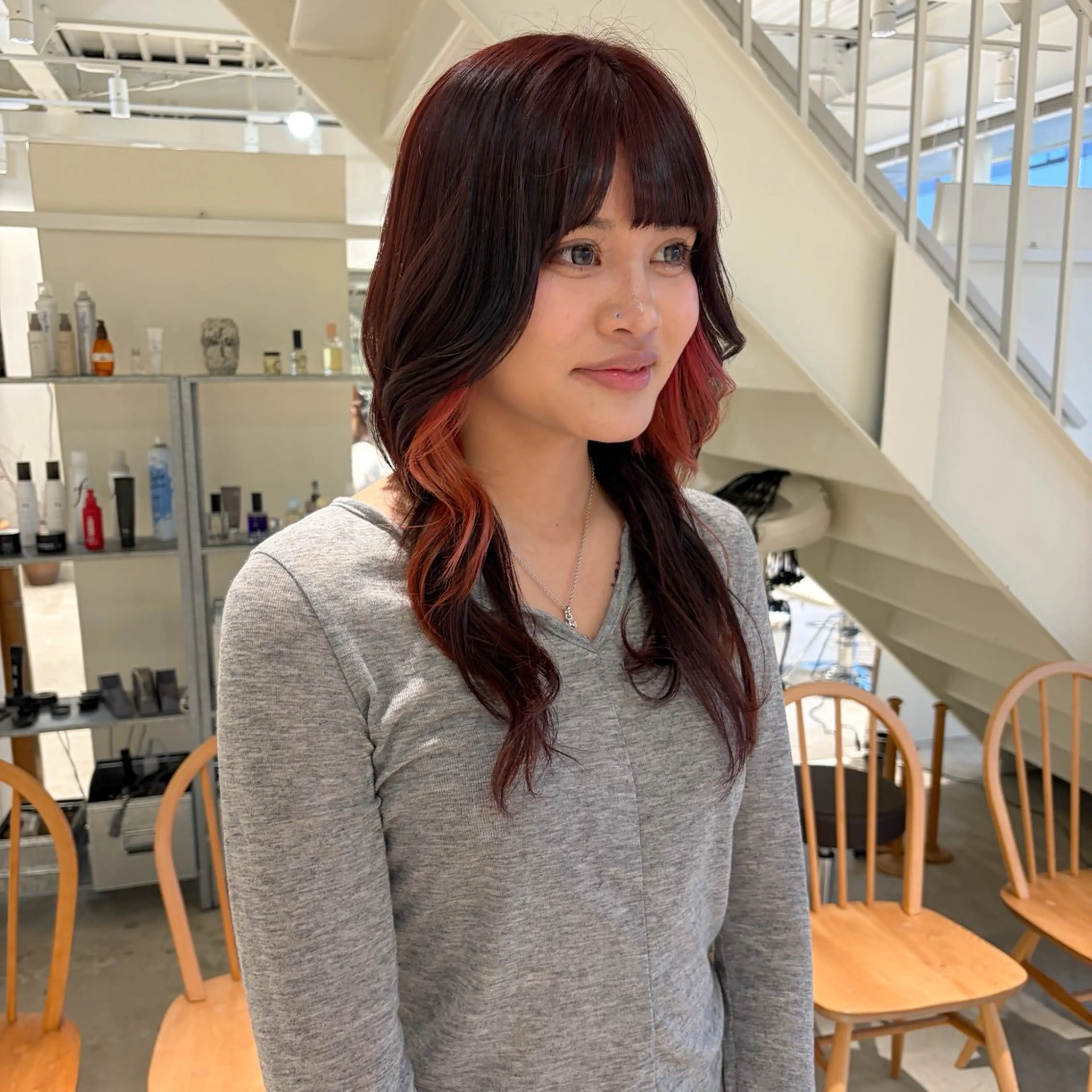 ロング カラー ヘアカラー 周東 芽依のヘアスタイル