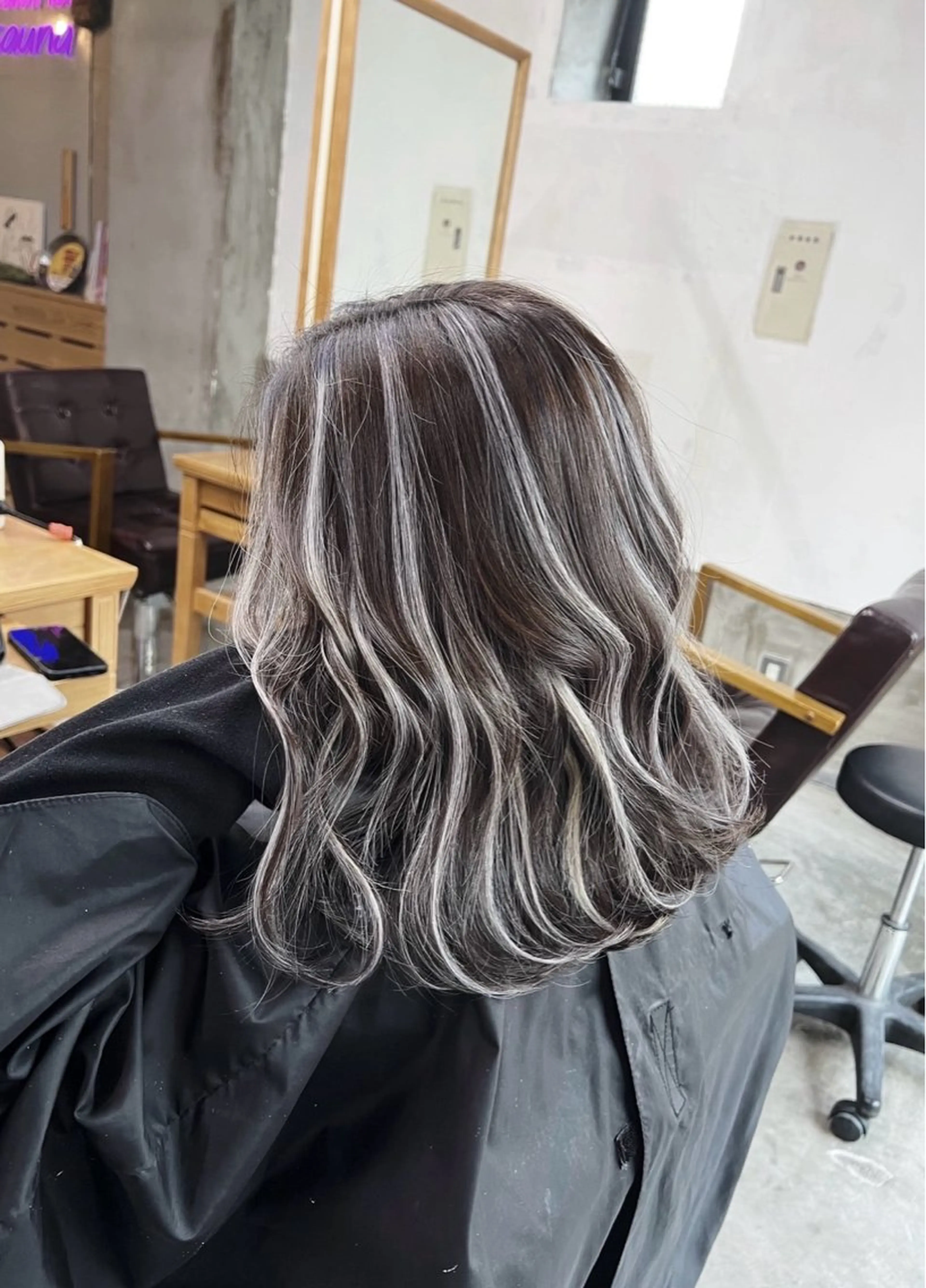 ミディアム カラー ダークグレー ダークグレージュ グレージュ ハイライトカラー ハイライト カット ヘアカラー トリートメント ROBIN所属・指名数No.1 /NAOYAのヘアスタイル