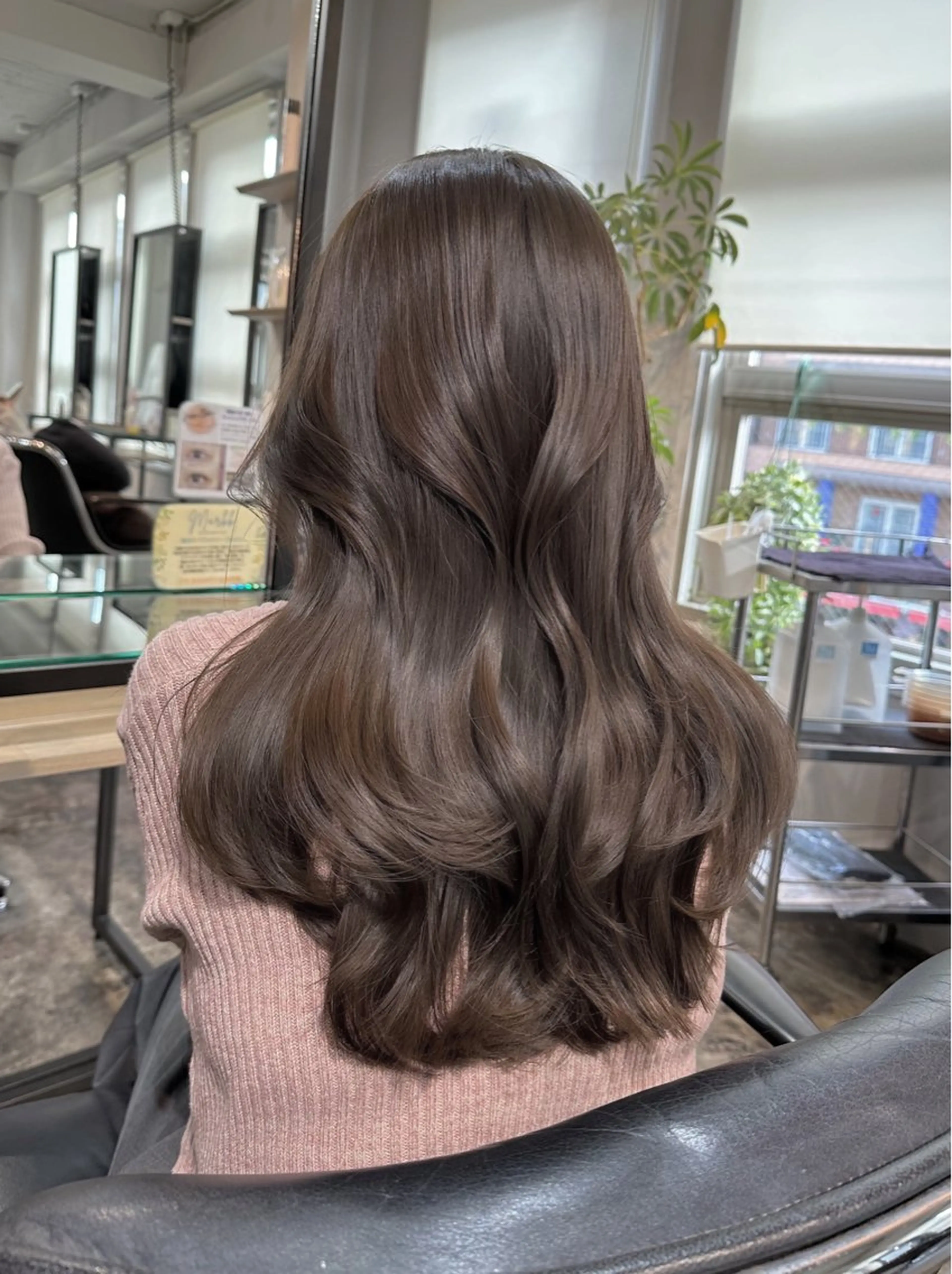 ロング カラー レイヤーカット 元町神戸 國井椋介のヘアスタイル