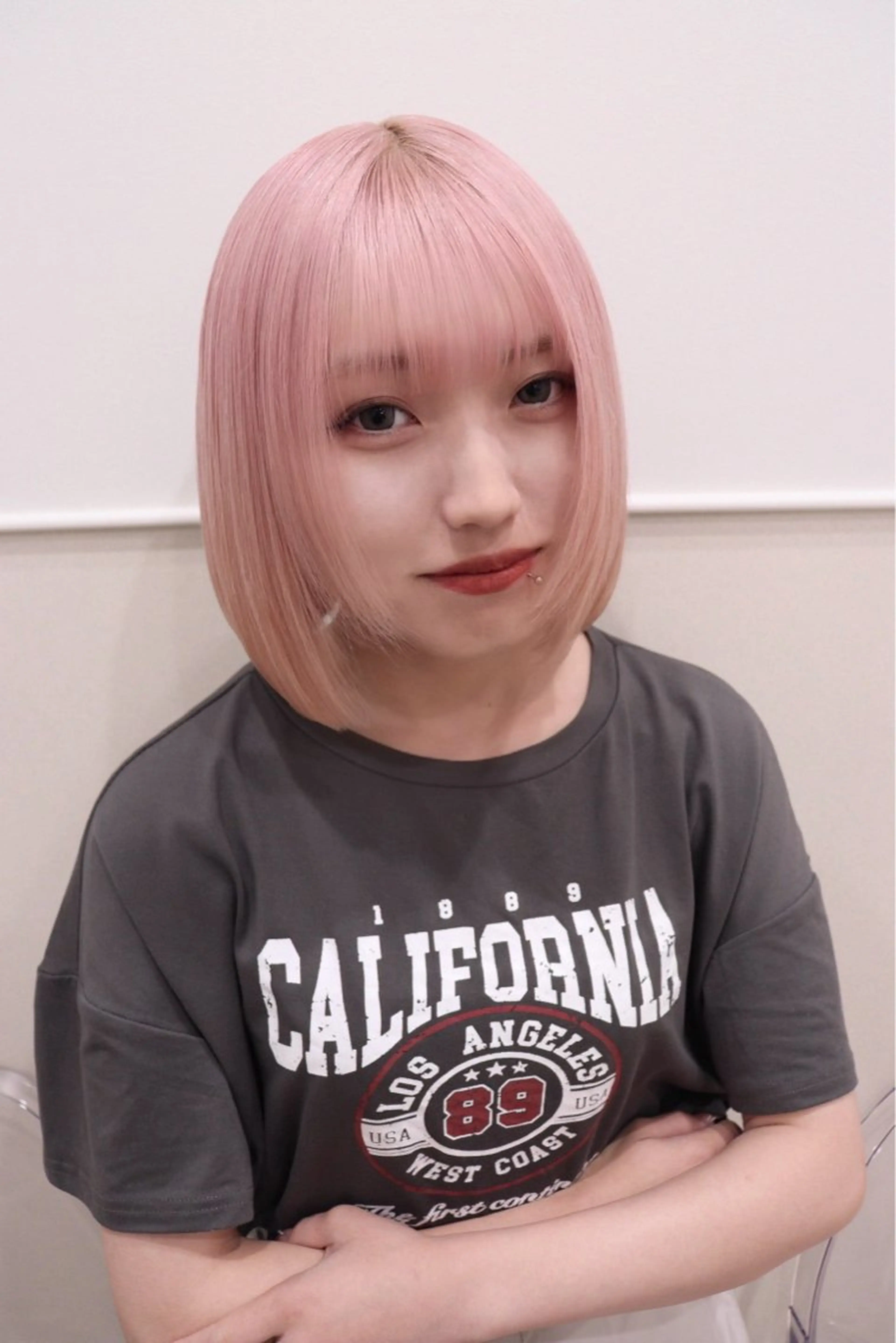 ミディアム カラー ピンクカラー ホワイトピンク ボブ ハイトーン/ 縮毛矯正のヘアスタイル