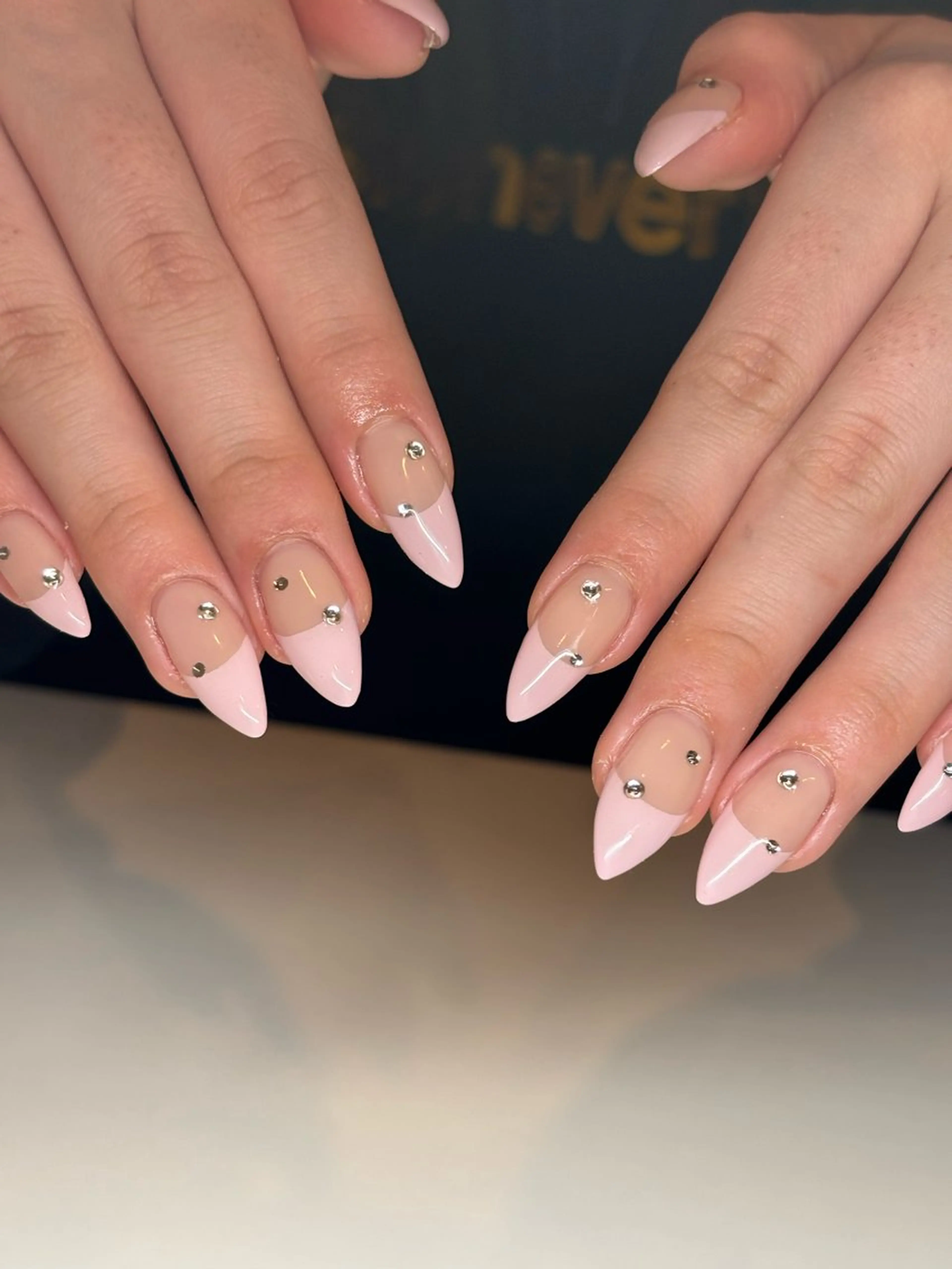 ネイル フレンチネイル un.  private nail salon所属・un private nail salonのネイルデザイン