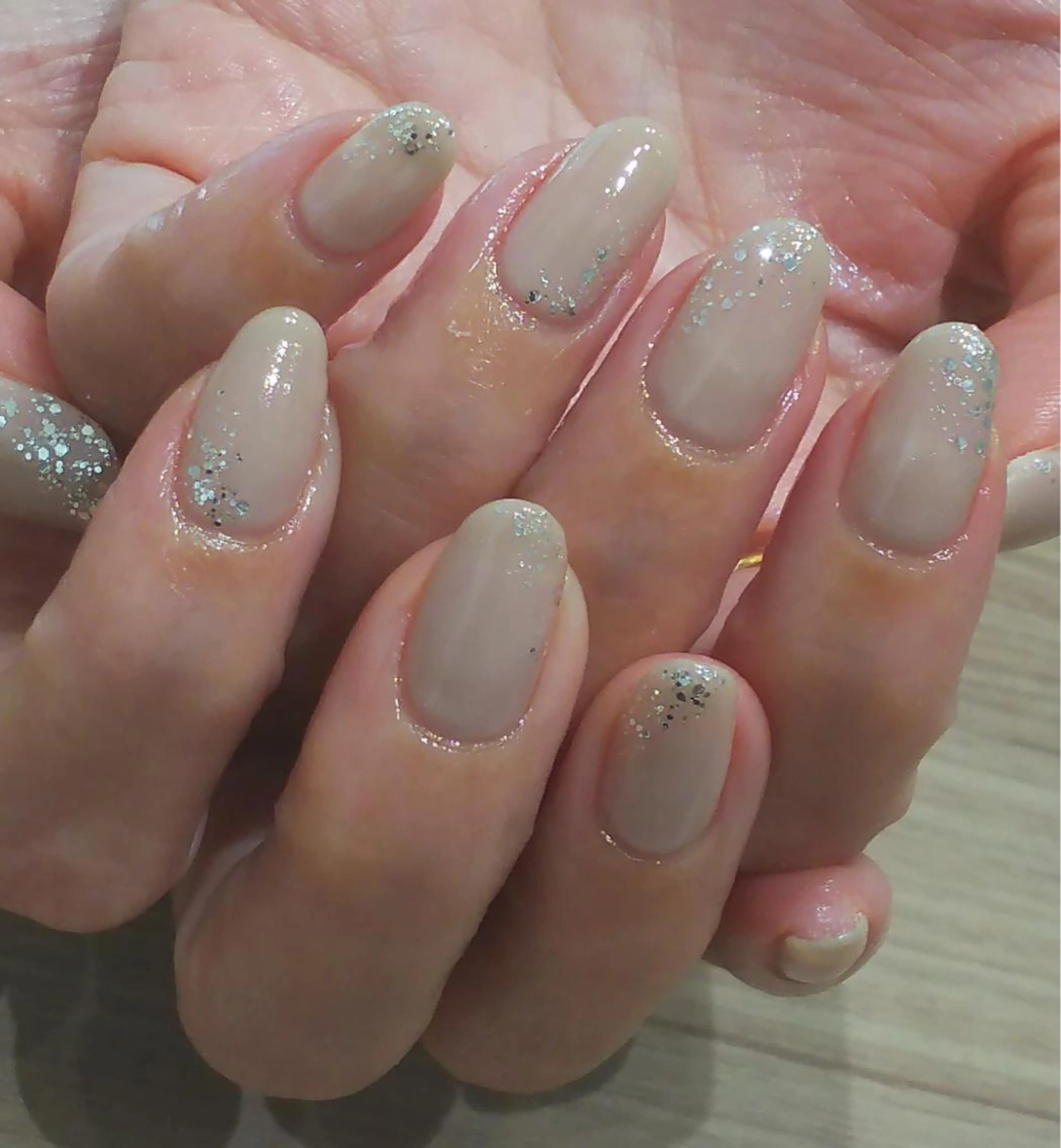 ネイル ラメ(グリッター) オフィスネイル シンプルネイル ハンドネイル 小向 琴絵のネイルデザイン