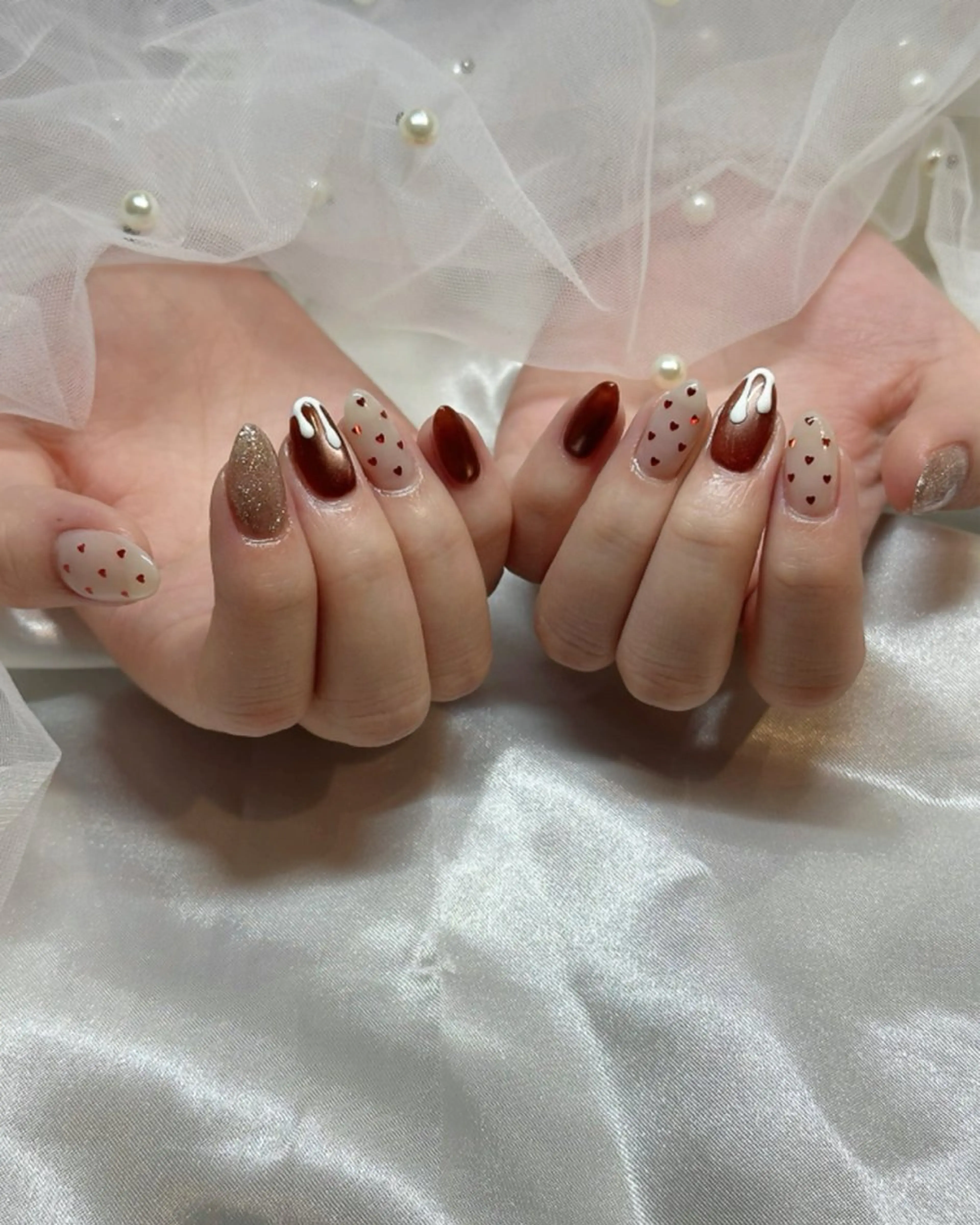 ネイル アートネイル ブラウン ドット ハート マグネットネイル ハンドネイル cres nail（スクールW内）所属・Sei ｜ cres nailのネイルデザイン