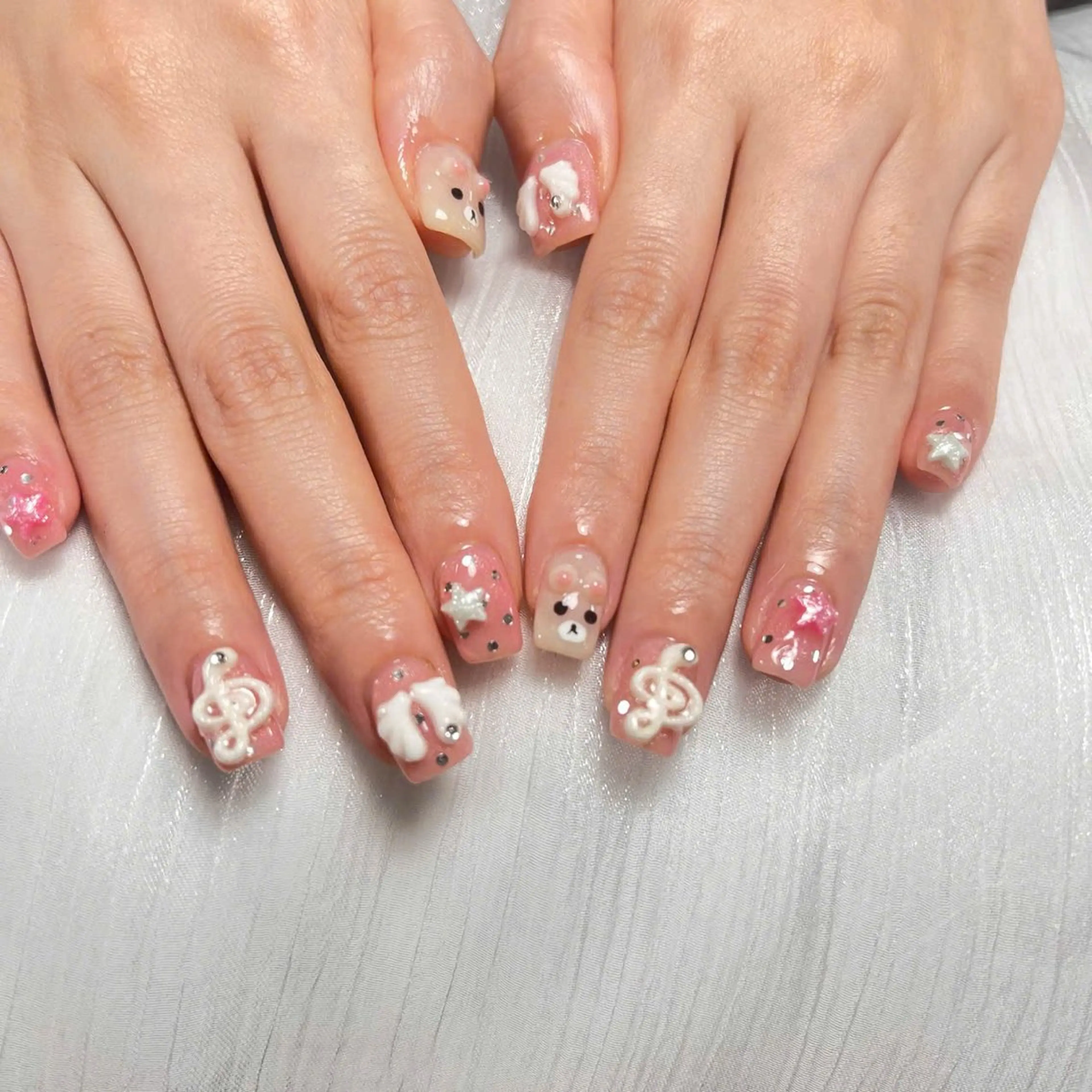 ネイル キラキラネイル マグネットネイル ぷっくりネイル 春ネイル ワンホンネイル ハンドネイル Candy Nailのネイルデザイン