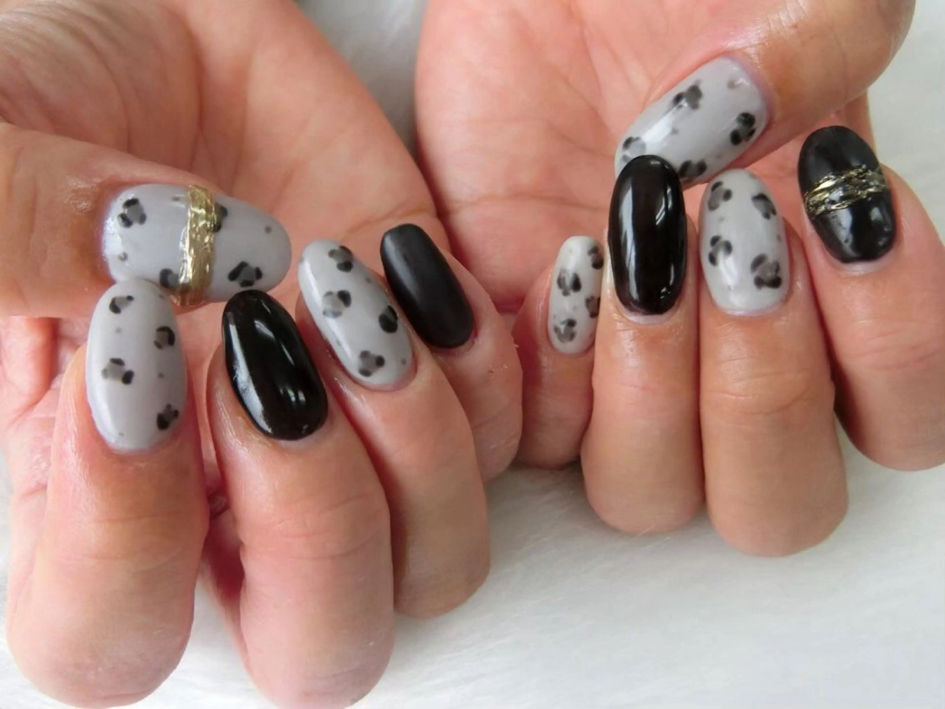 ネイル アニマル柄 ミラーネイル カラーズビューティサロン所属・ツノスエアヤカ ／つののネイルデザイン