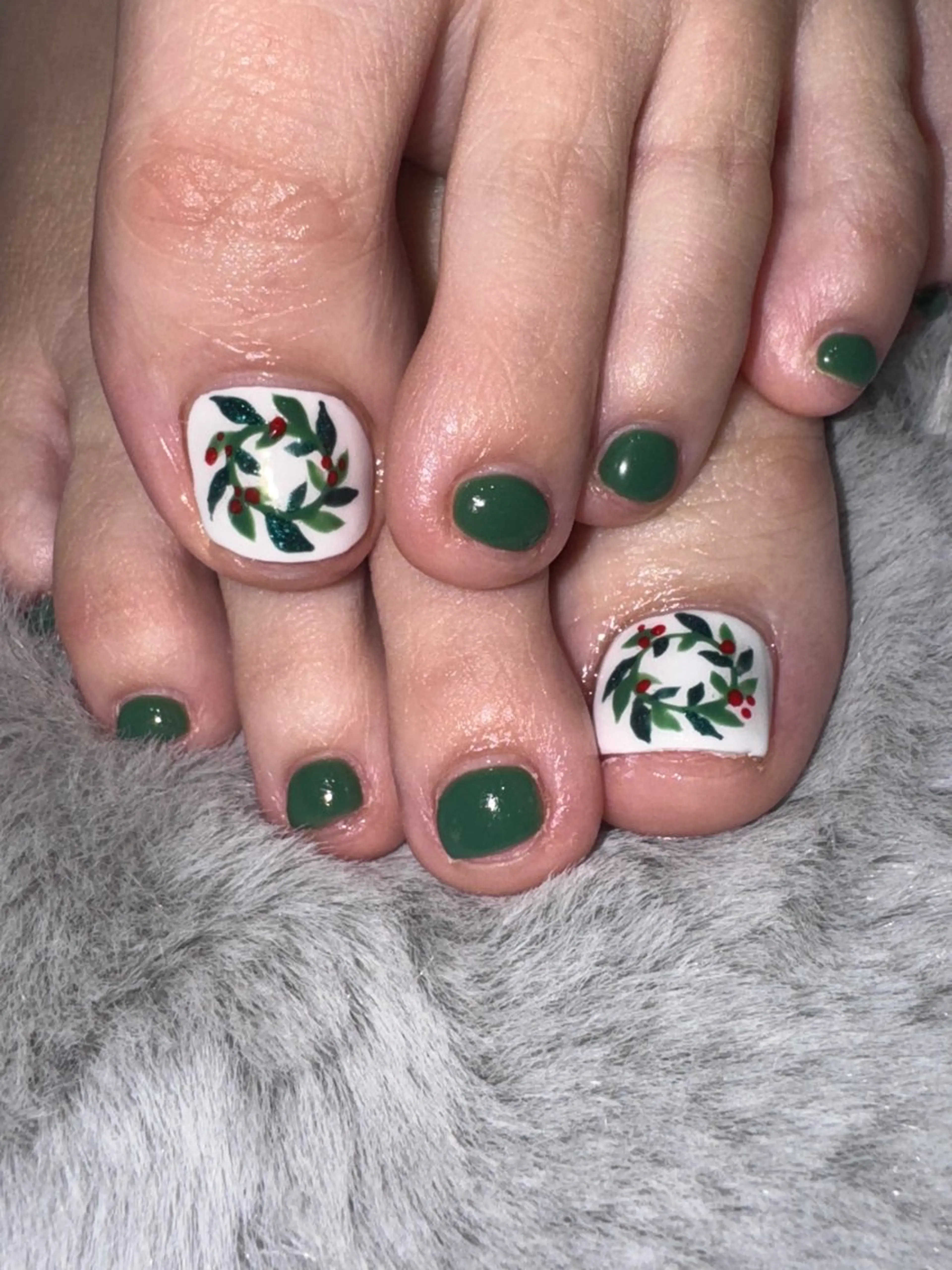 ネイル フットネイル グリーン 持ち込み ホワイト 冬ネイル North+Nail所属・North+Nail ayakaのネイルデザイン