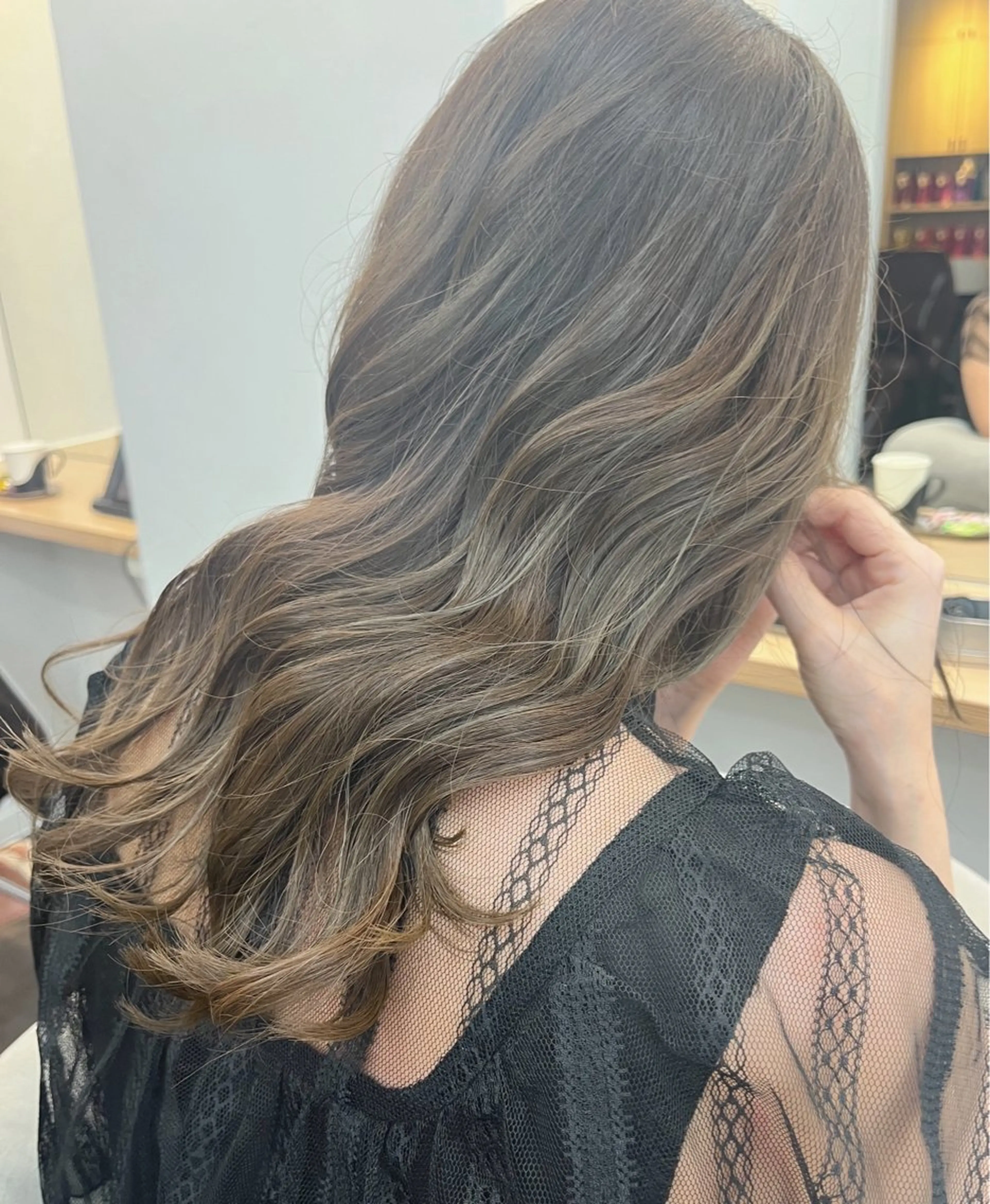 セミロング カラー mai🐷髪質改善 🖤透ける暗髪🖤のヘアスタイル