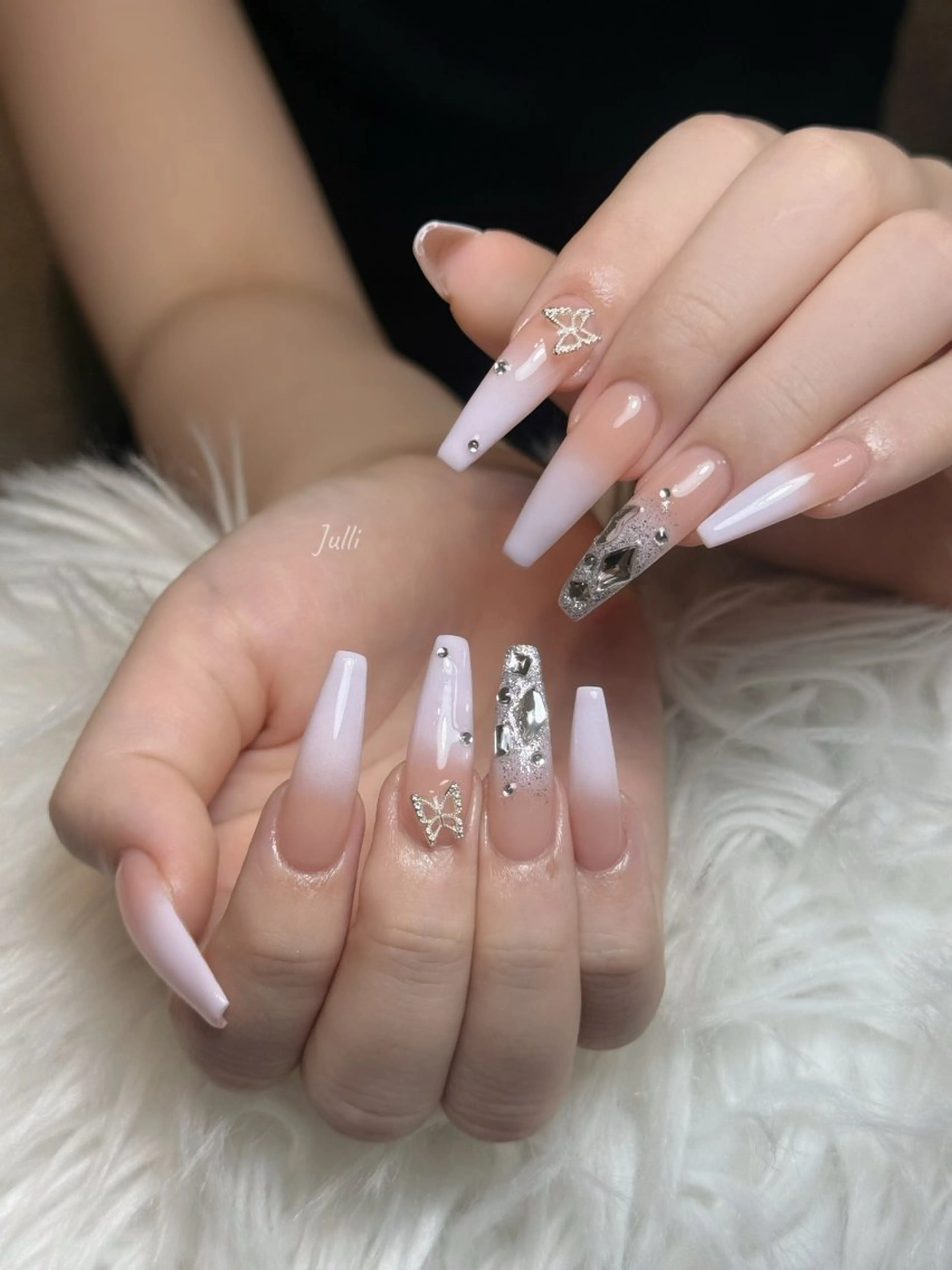 ネイル フレンチネイル ジェルネイル キラキラネイル 韓国ネイル マグネットネイル Julli NailStudioのネイルデザイン