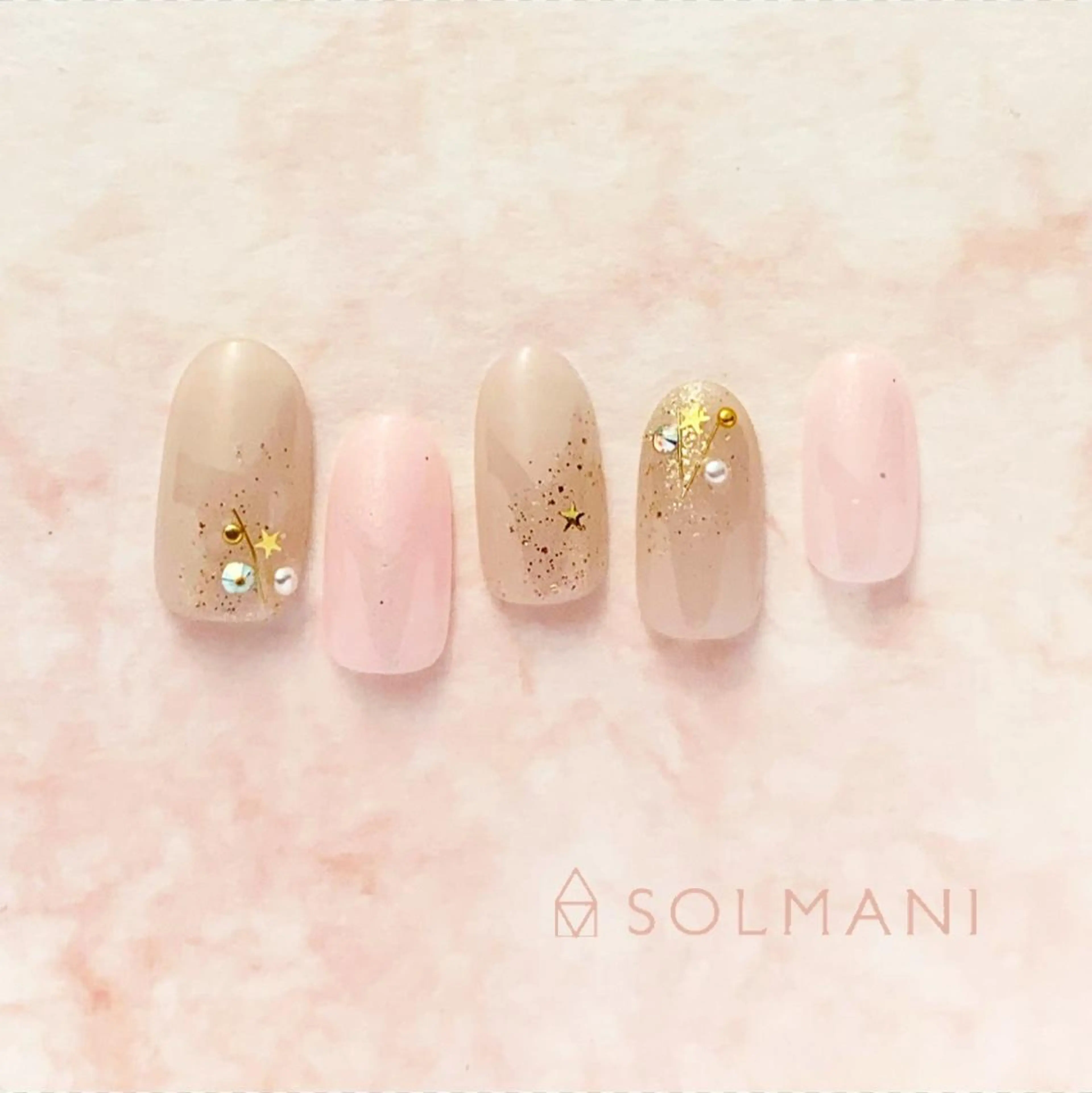 ネイル SOLMANI 予約担当のネイルデザイン
