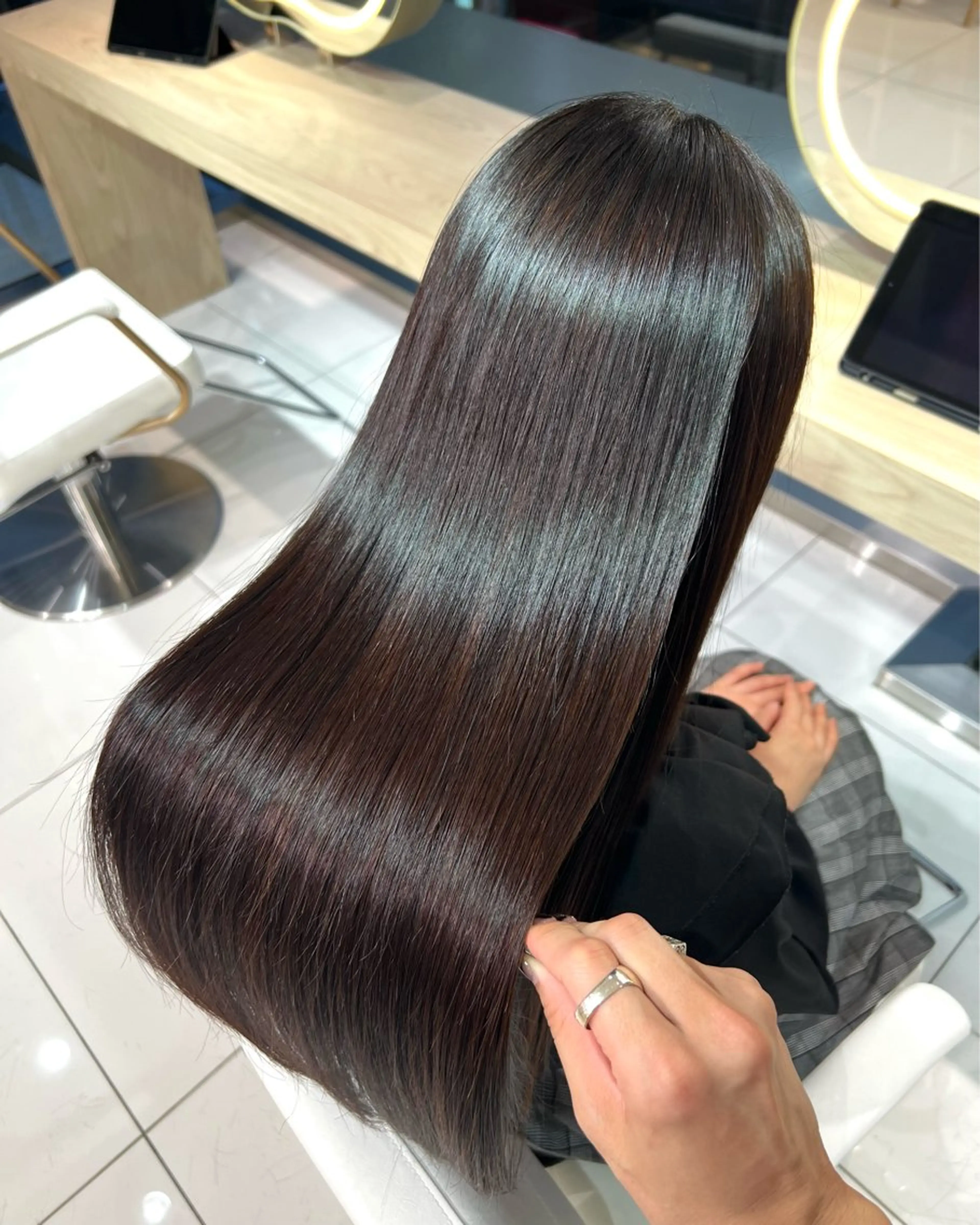 ロング 縮毛矯正 レイヤー×韓国 🇰🇷鈴木啓太のヘアスタイル