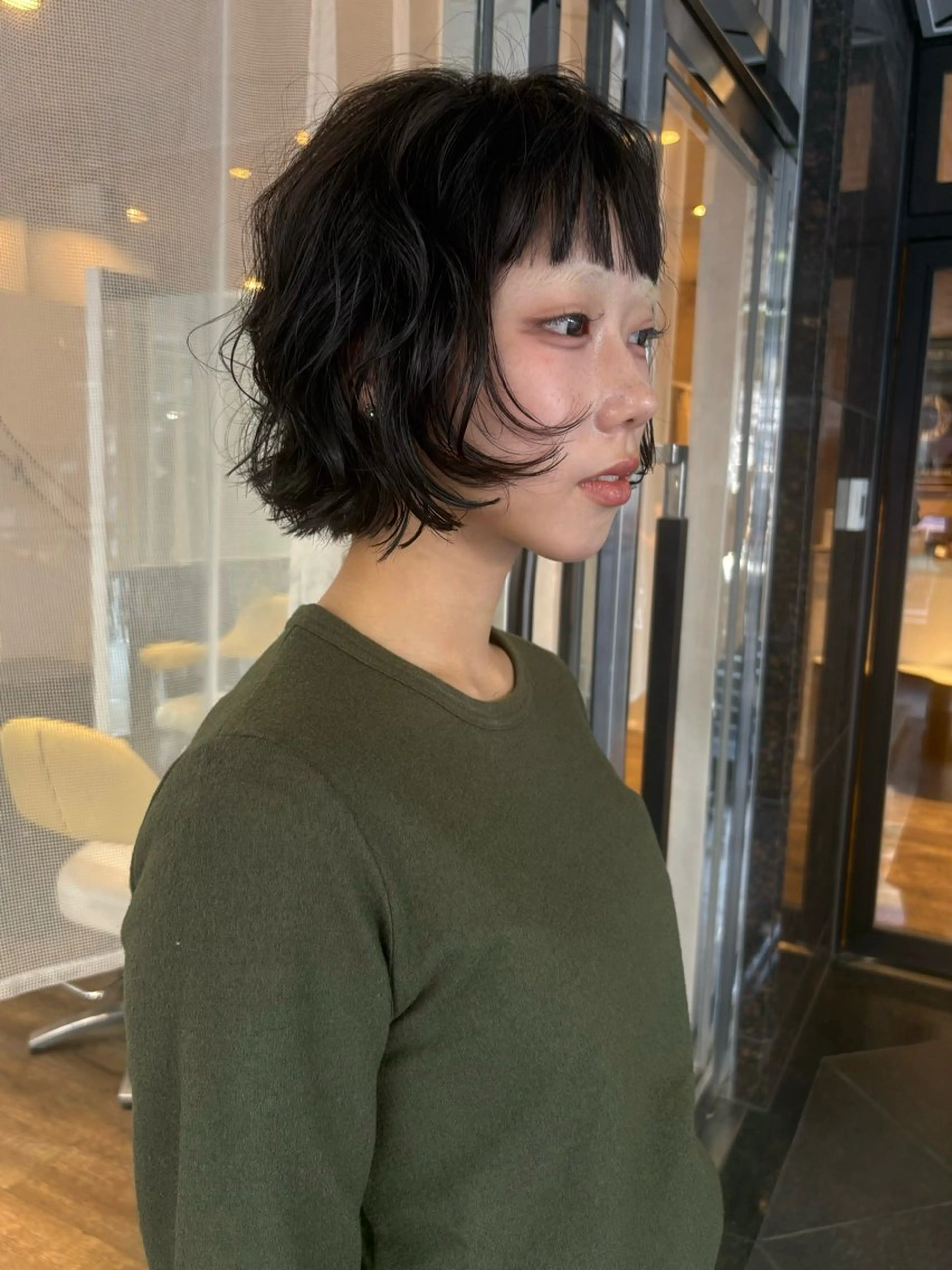 ミディアム ミディアムパーマ lot Kanau ハイトーン／デザインのヘアスタイル