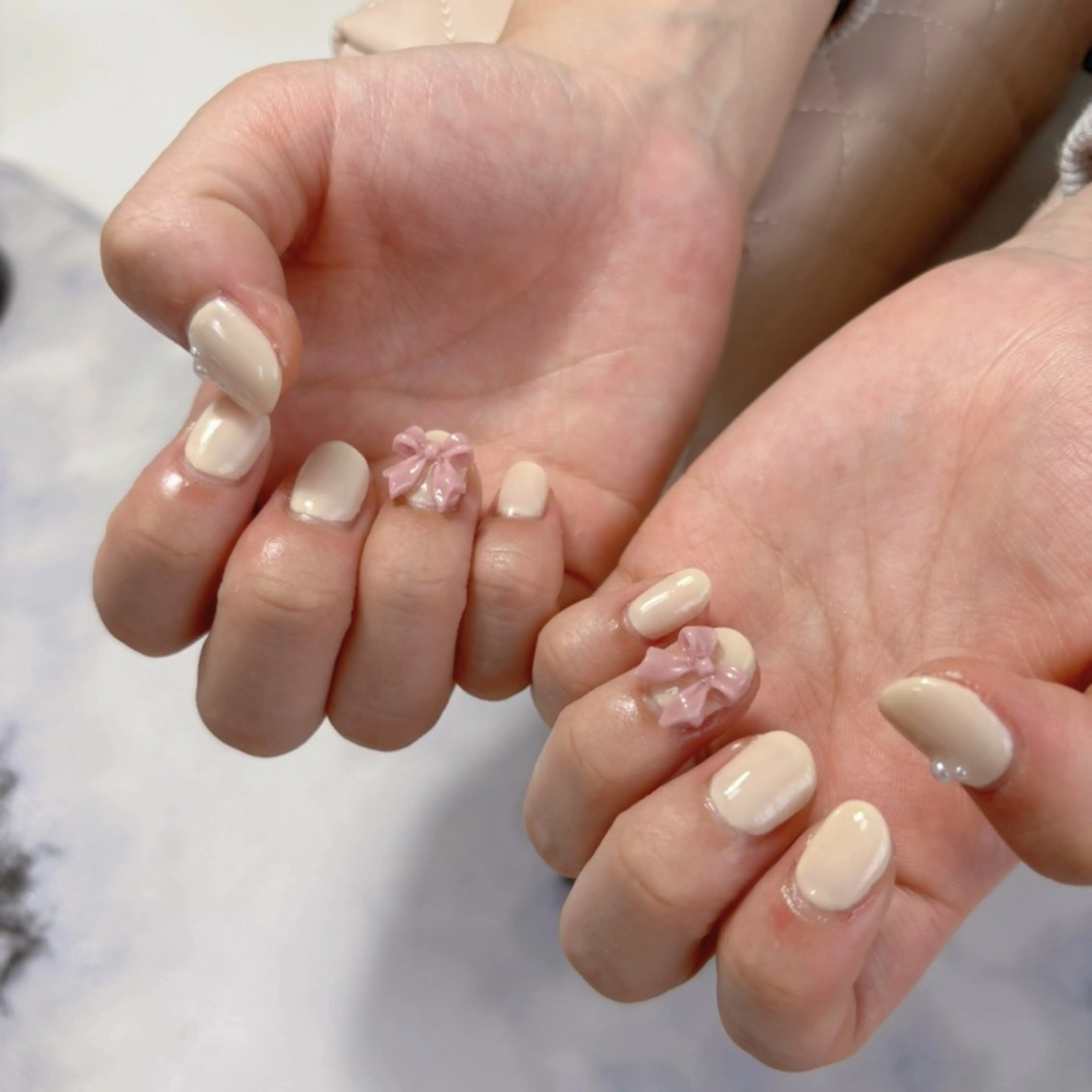 ネイル ジェルネイル ワンカラーネイル リボン シンプルネイル 菊地 侑のネイルデザイン