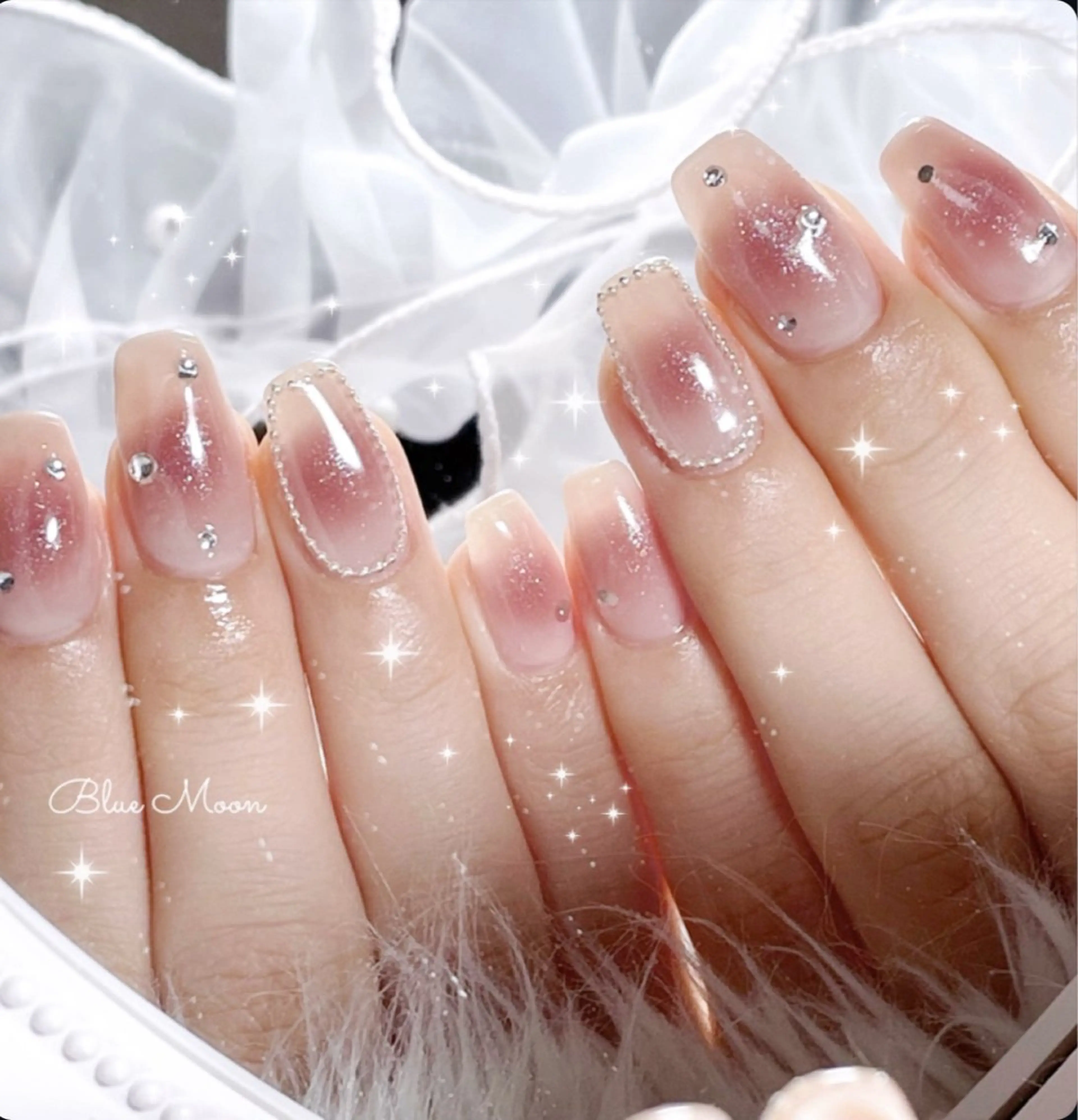 ネイル ハンドネイル フットネイル ハンドケア nail salon Blue Moonのネイルデザイン