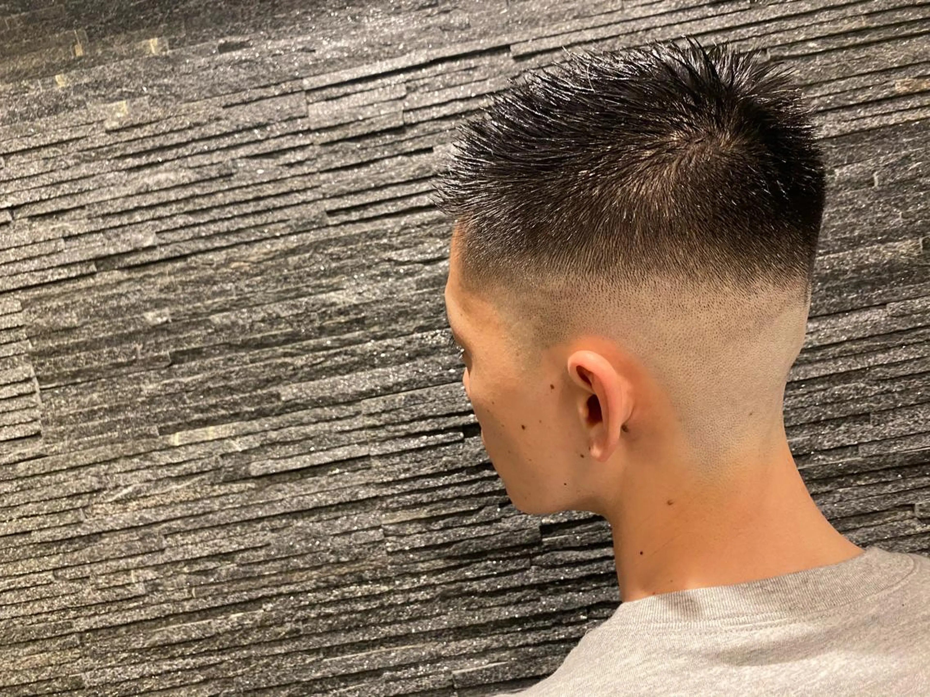 ショート メンズ フェードカット モヒカン スキンフェード ソフトモヒカン 刈り上げ 浅見 天翔のヘアスタイル