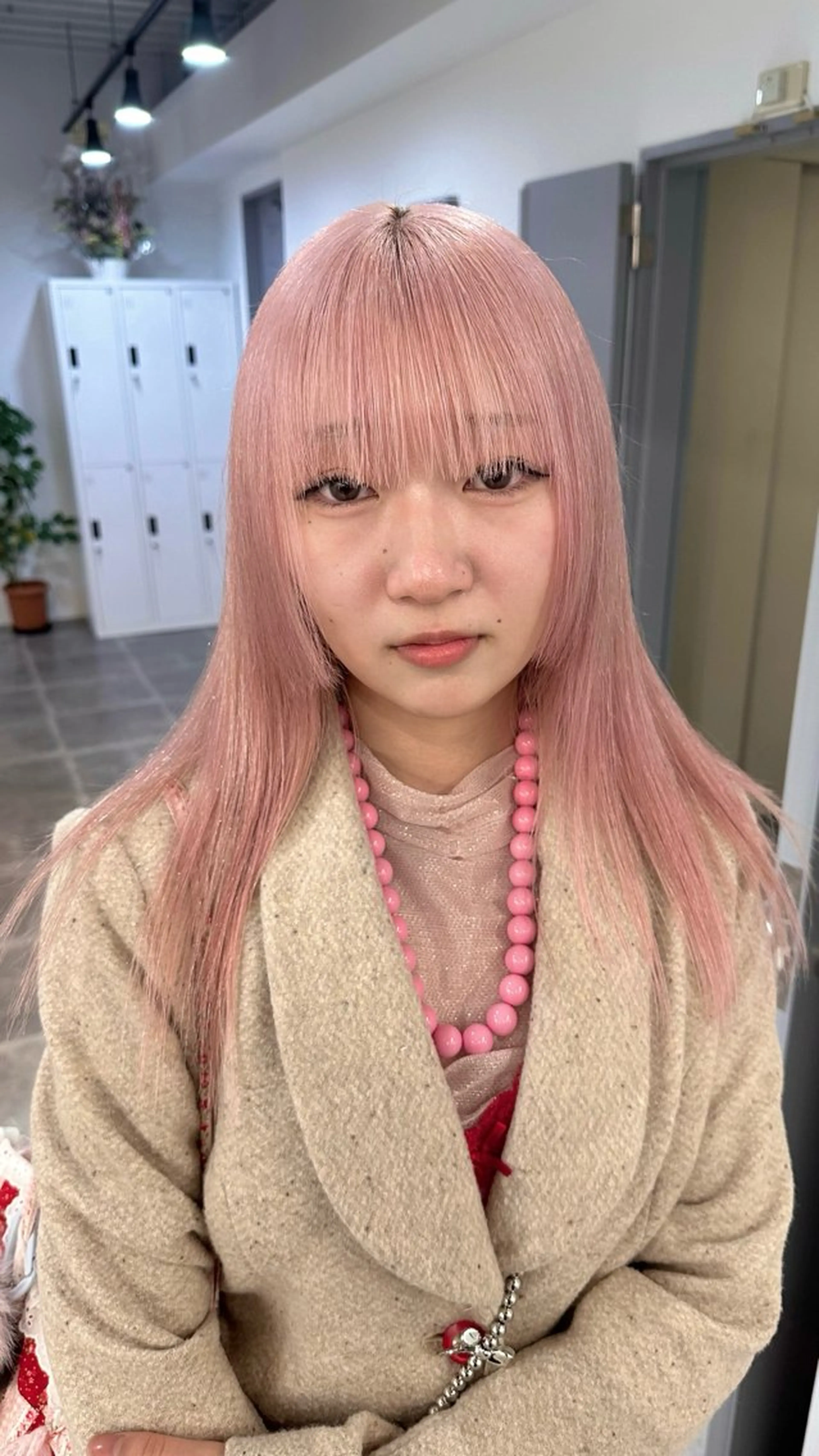 ロング カラー ハイトーンカラー ピンクカラー ホワイトピンク ロング ハイトーン/ 縮毛矯正のヘアスタイル