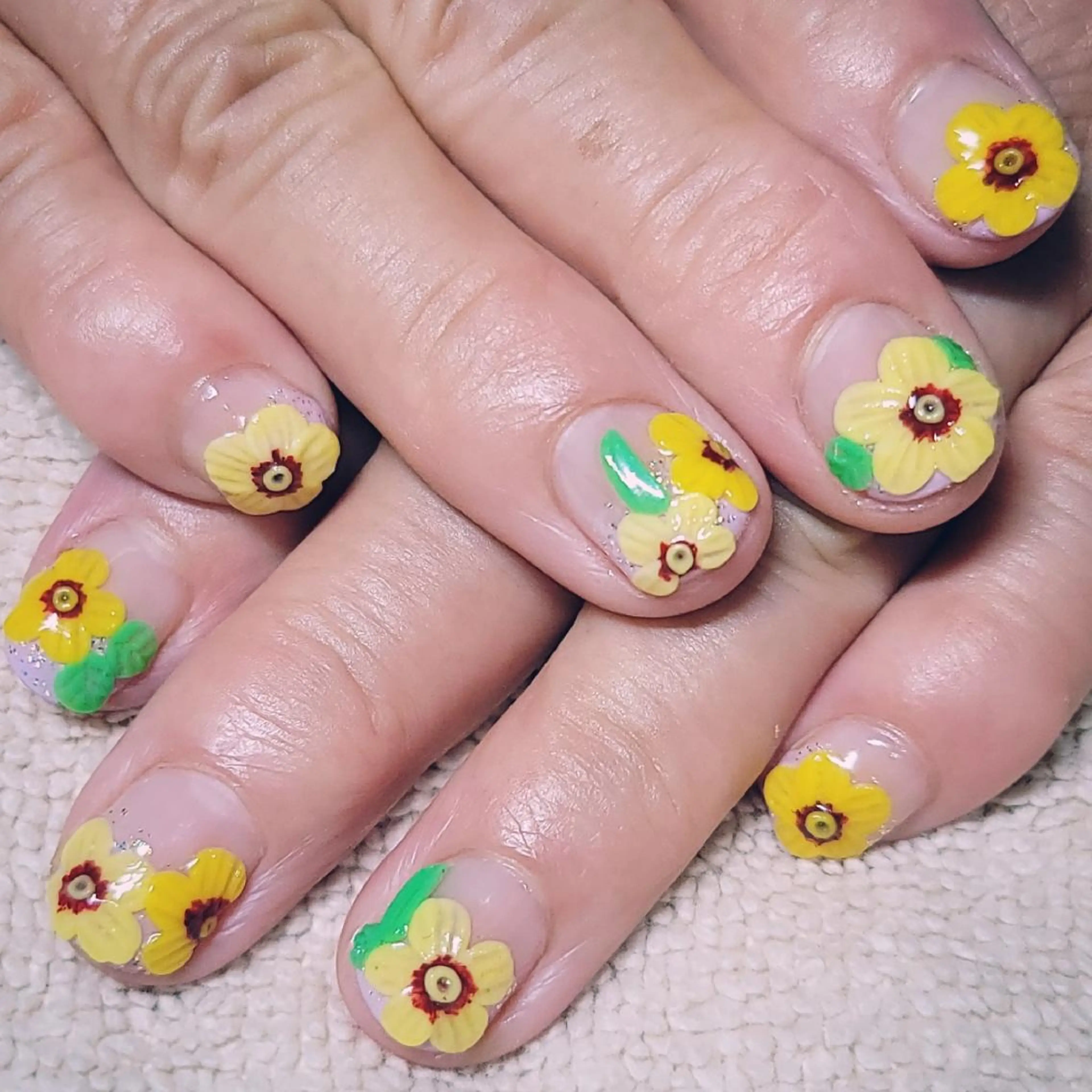 ネイル グラデーション ラメ(グリッター) パステルネイル 黄色 ハンドネイル よしだ ひろきのネイルデザイン