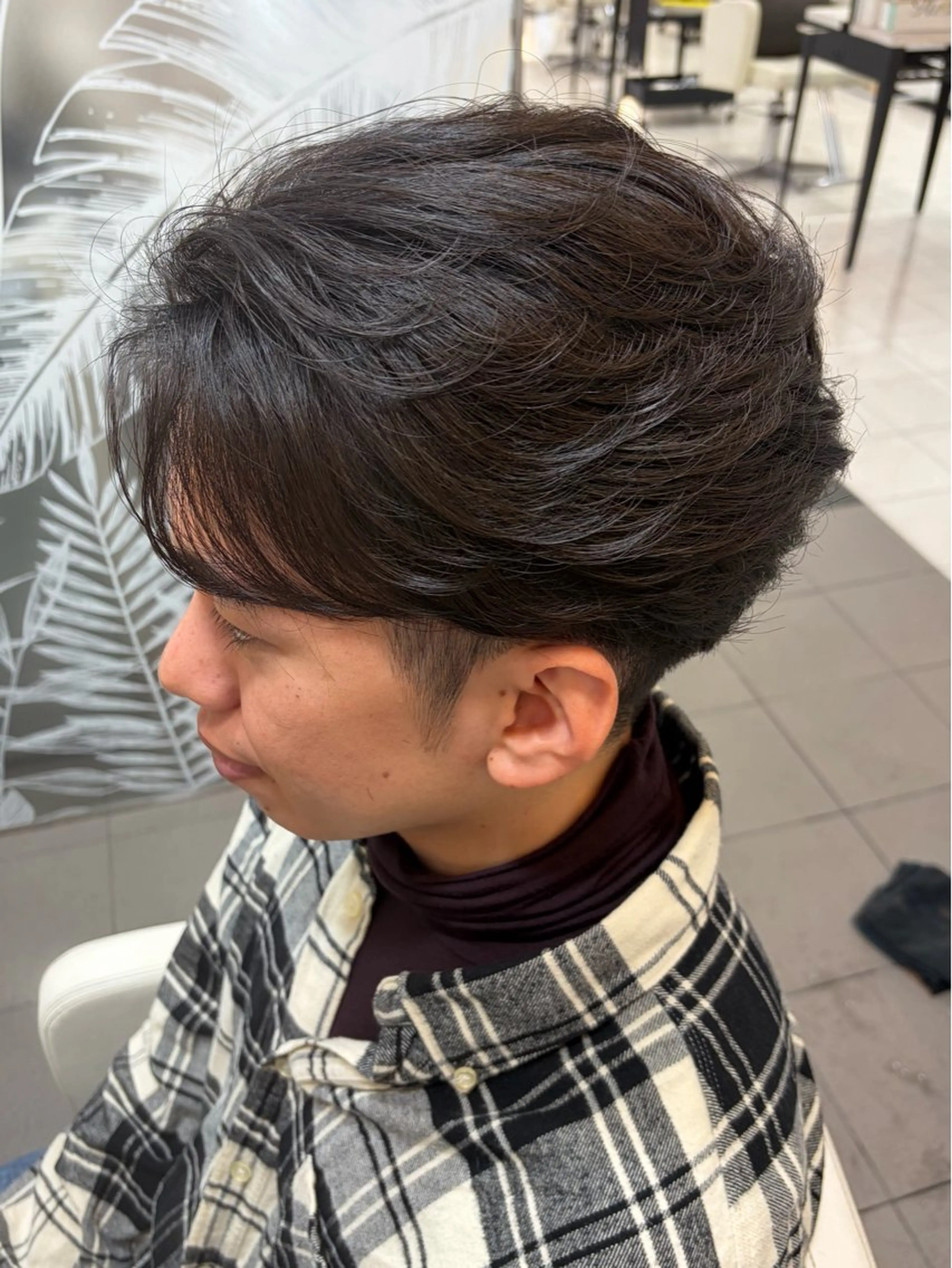 ミディアム メンズ ミディアムパーマ メンズパーマ くせ毛 カット 静かに過ごしたい方◯ chic伊藤のヘアスタイル