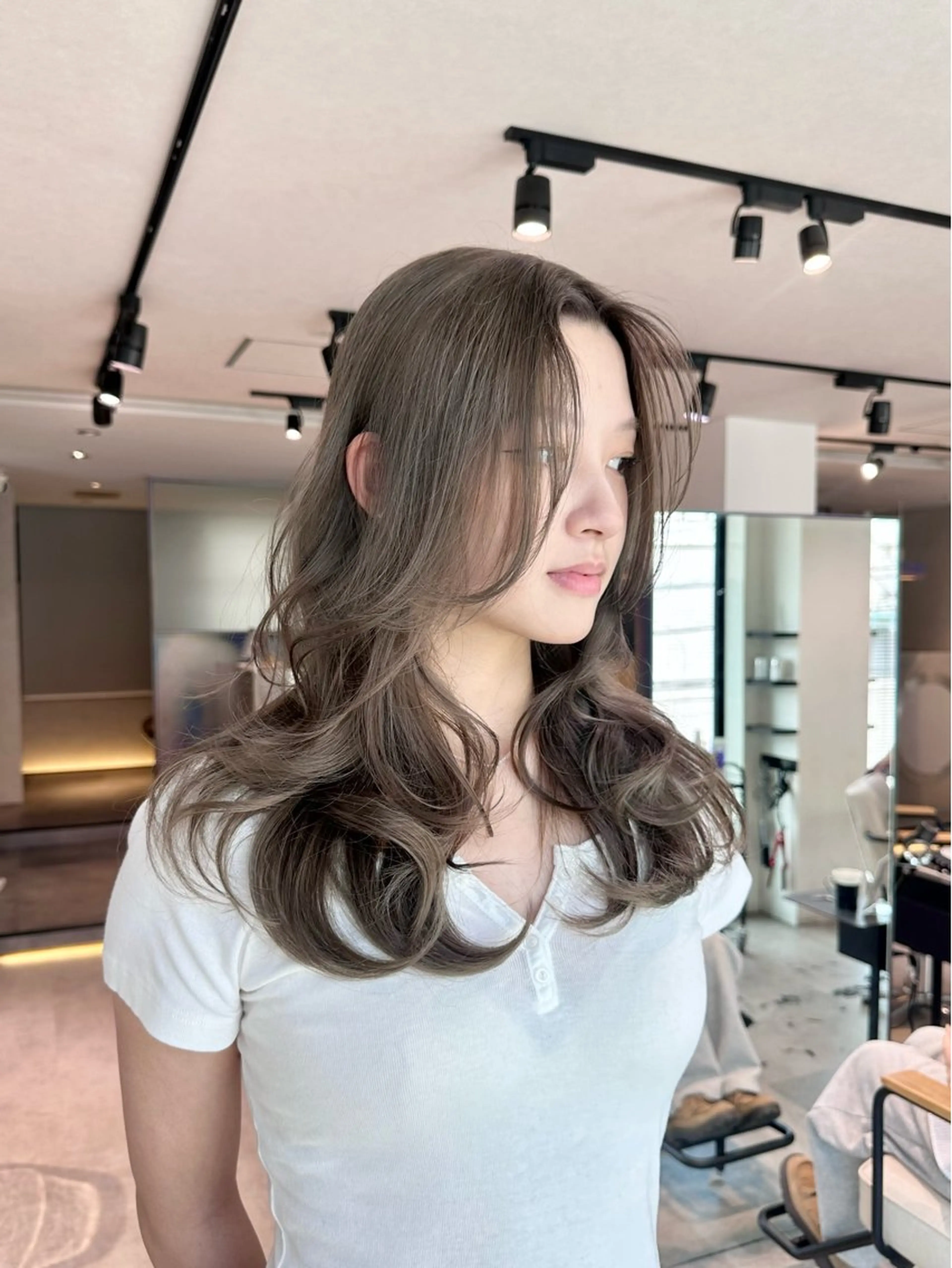 セミロング カラー Qin shaire salon所属・🤍ハイトーンカラー MAKOTO🤍のヘアスタイル