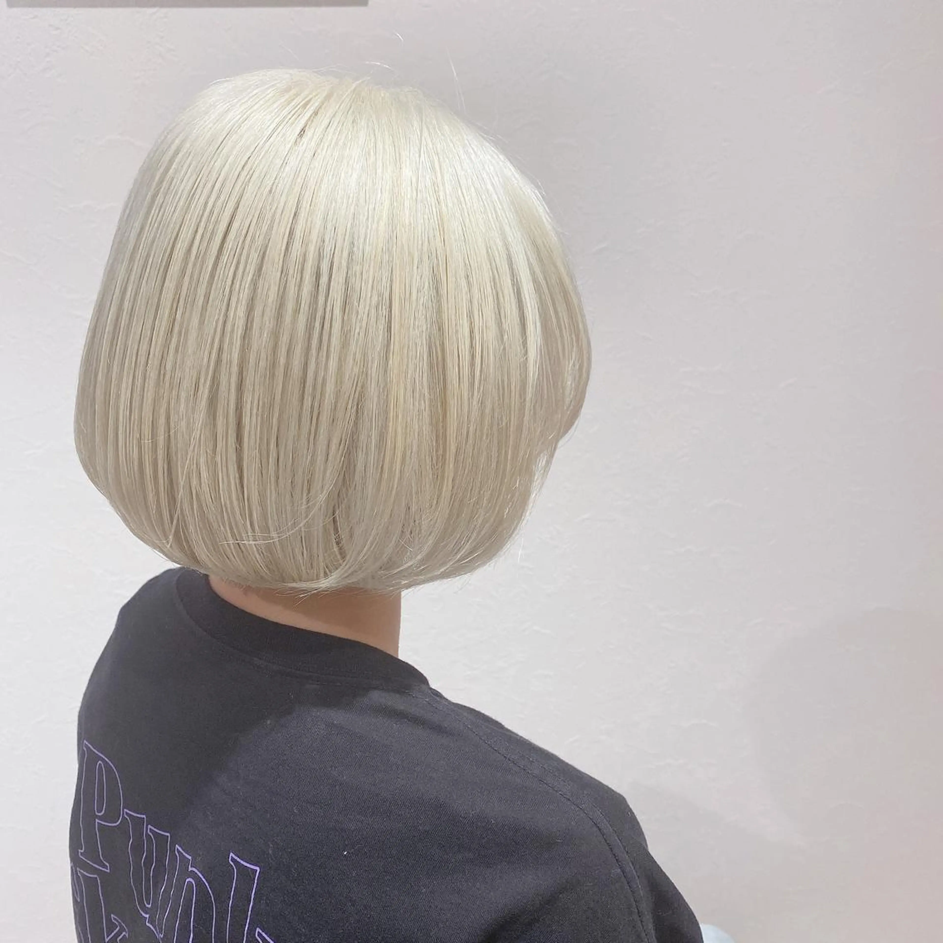 ショート カラー ベレーザ渋谷所属・🦋ハイトーン・髪質 改善🦋成嶋 朋希のヘアスタイル