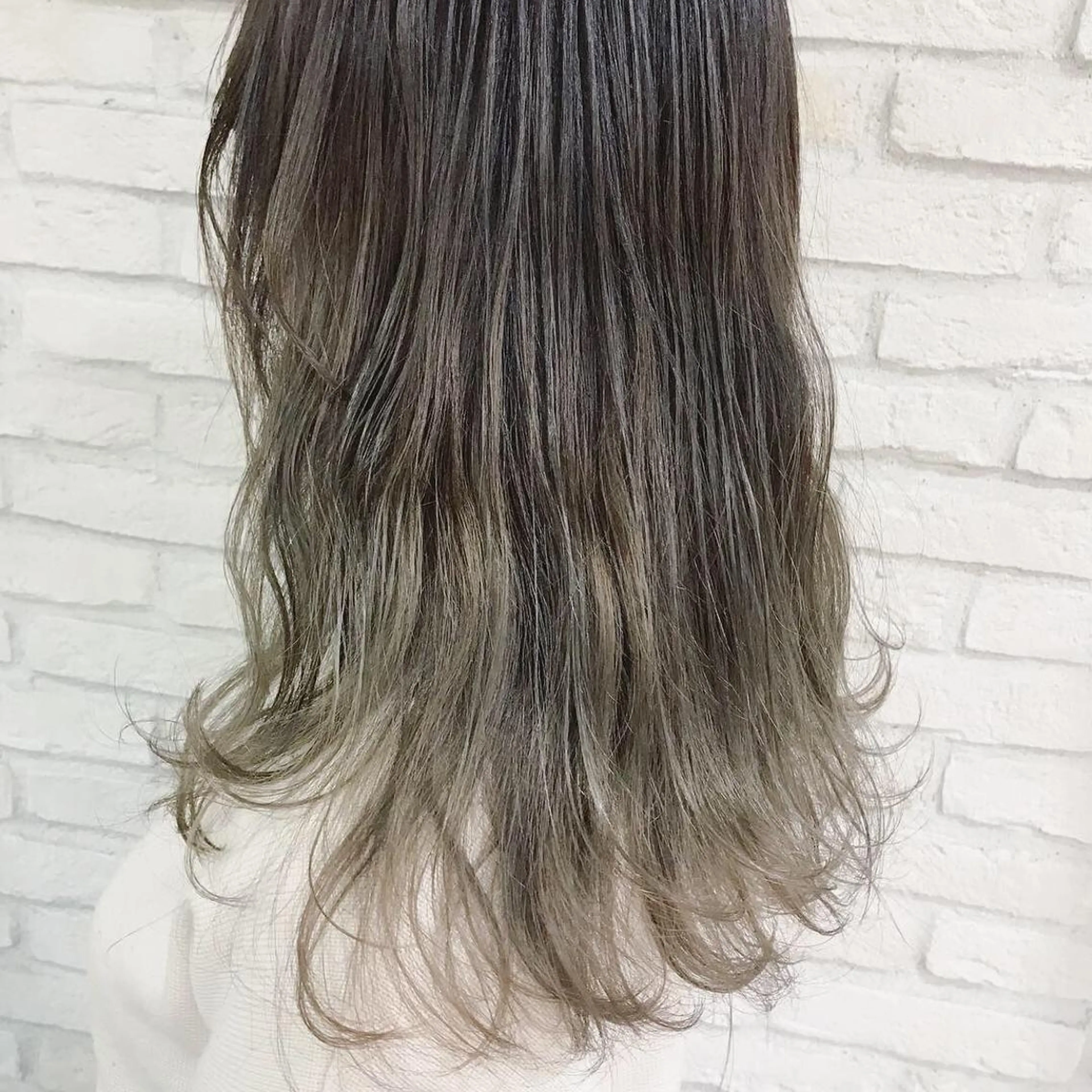 セミロング カラー ブリーチ グラデーションカラー 横浜🍒ルーツカラー エクステ／RIEのヘアスタイル