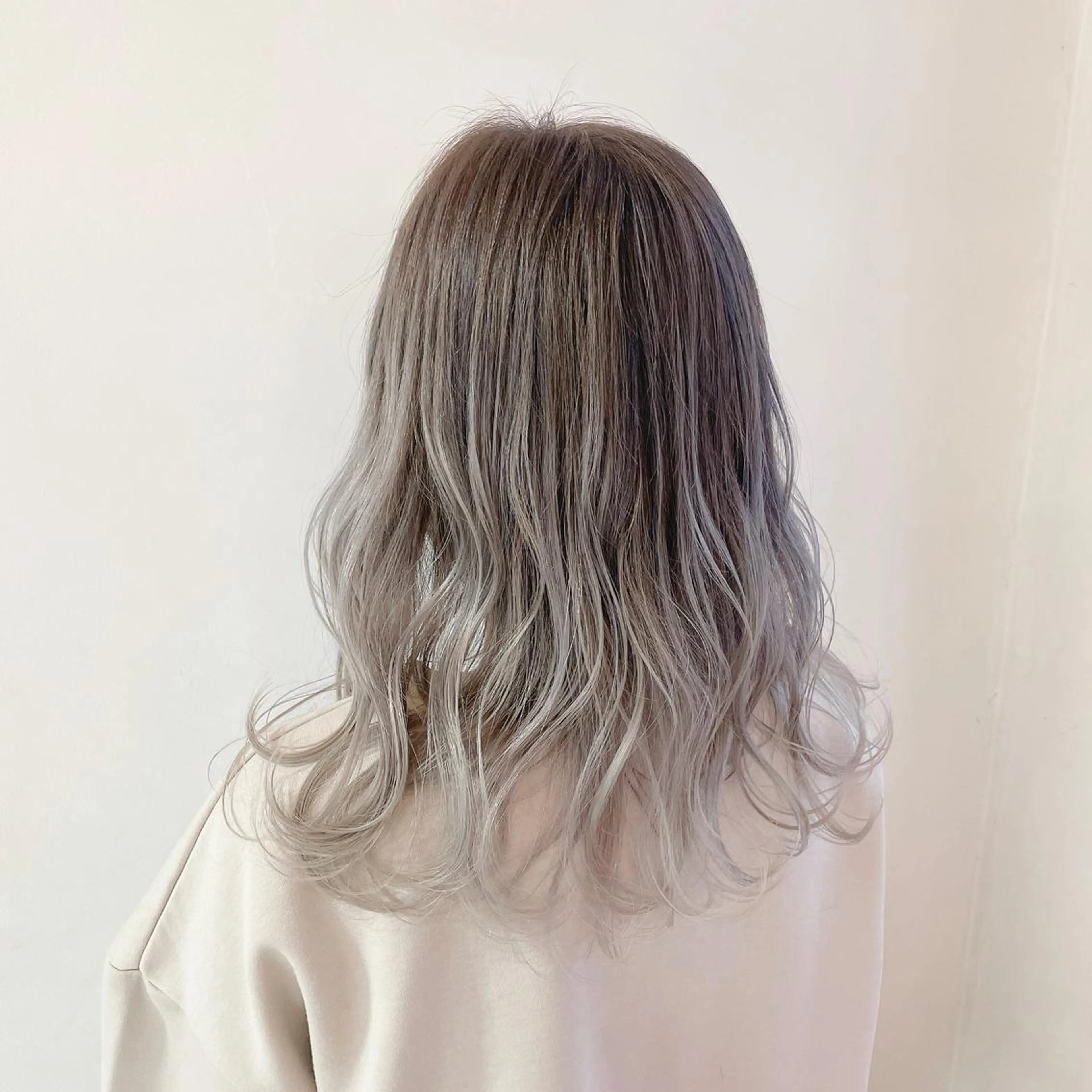 セミロング カラー バレイヤージュ ブリーチ ケアブリーチ ダークグレー ダブルカラー ヘアカラー トリートメント デザインカラー 髪質改善Lilithのその他イメージ