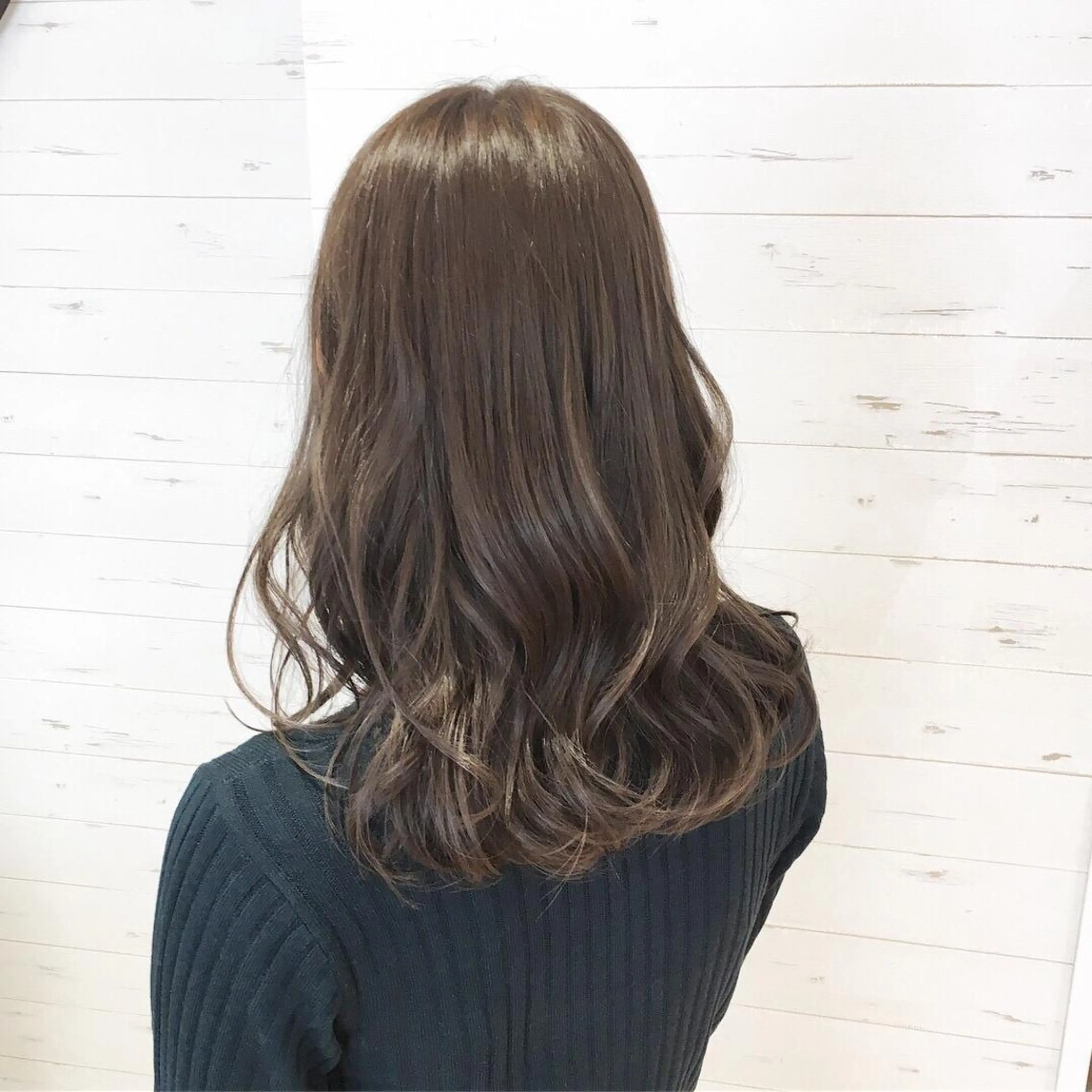 セミロング ミヤザキ タクトのヘアスタイル