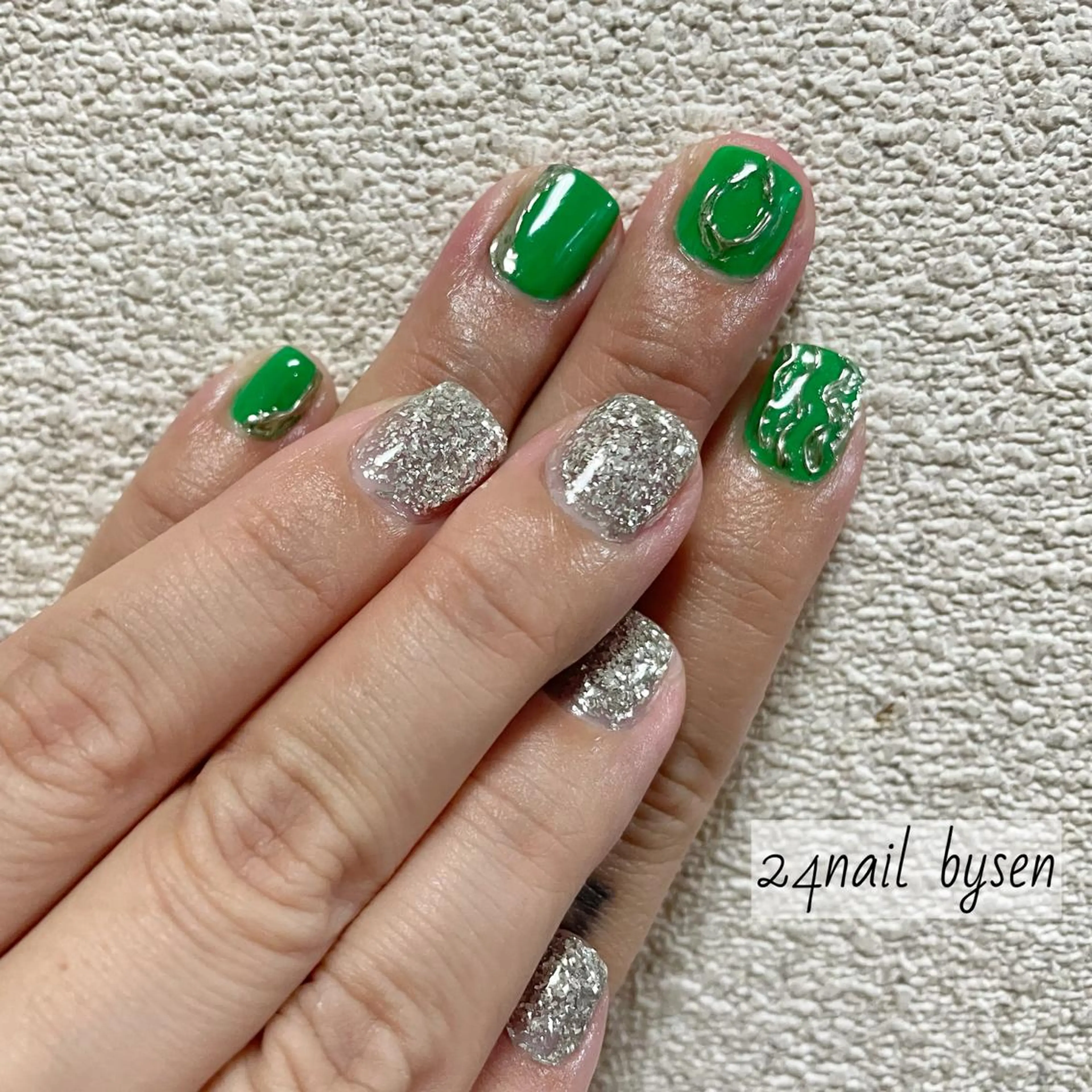 ネイル ラメ(グリッター) ニュアンスネイル ワンカラーネイル シルバー Atelier by 24nail/Ayaのネイルデザイン