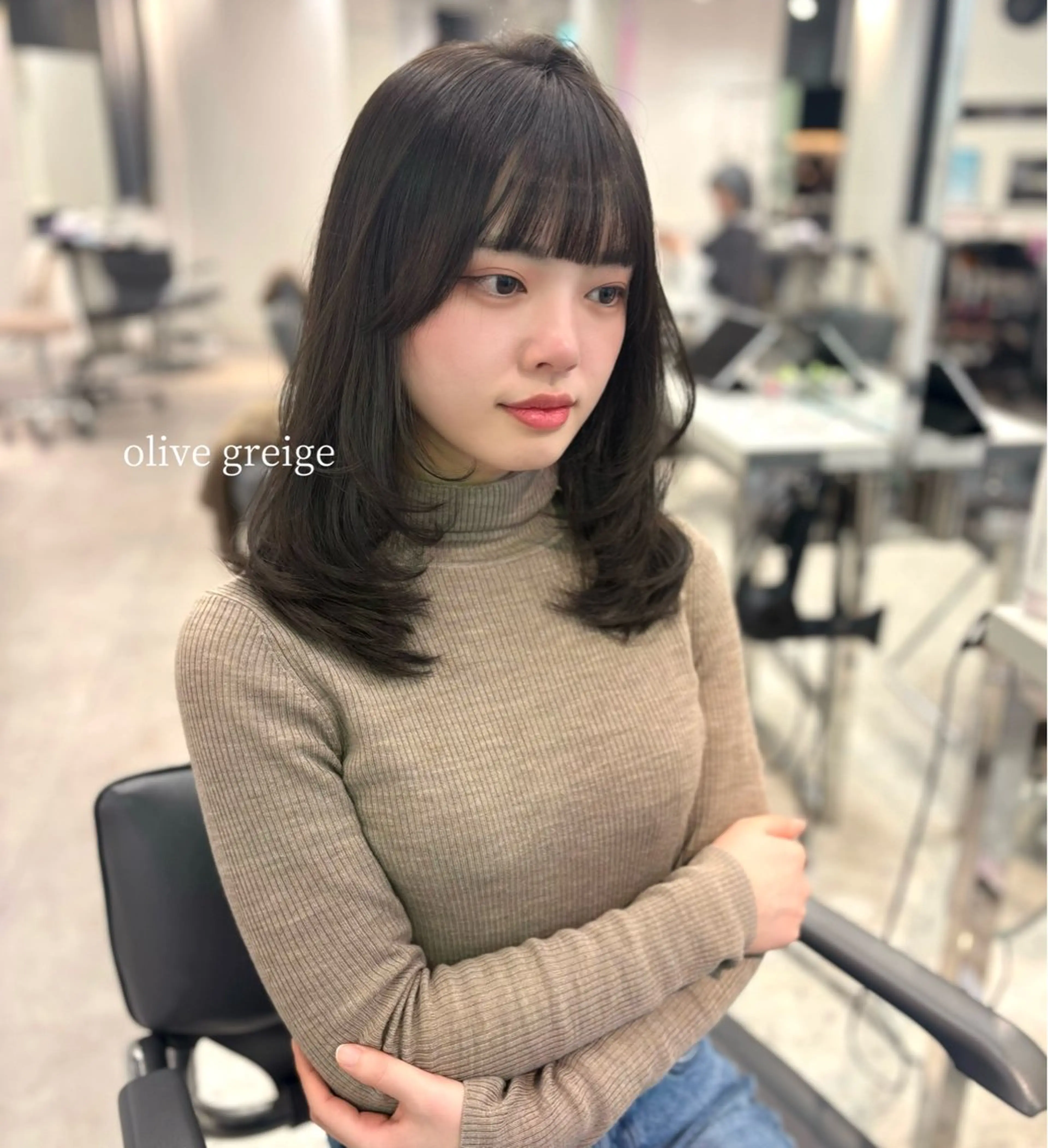 セミロング カラー グレージュ オリーブグレージュ オリーブグレー MEI🎀つやカラー 🎀レイヤー🎀渋谷のヘアスタイル