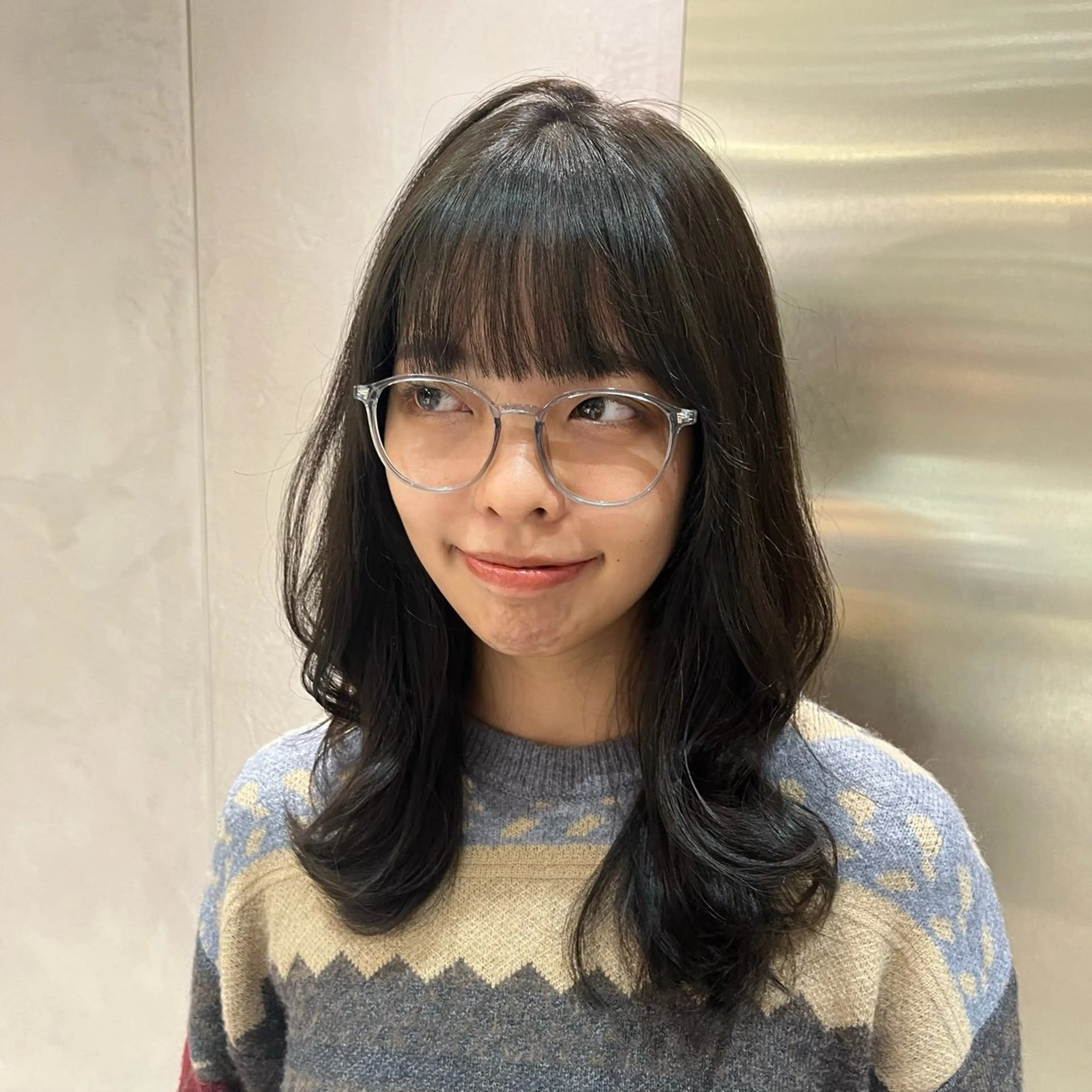 セミロング カラー グレージュ オリーブグレージュ オリーブグレー 顔まわりレイヤー 顔周りカット カット ヘアカラー 顔周りカット/ 透明感カラー/ユナのヘアスタイル