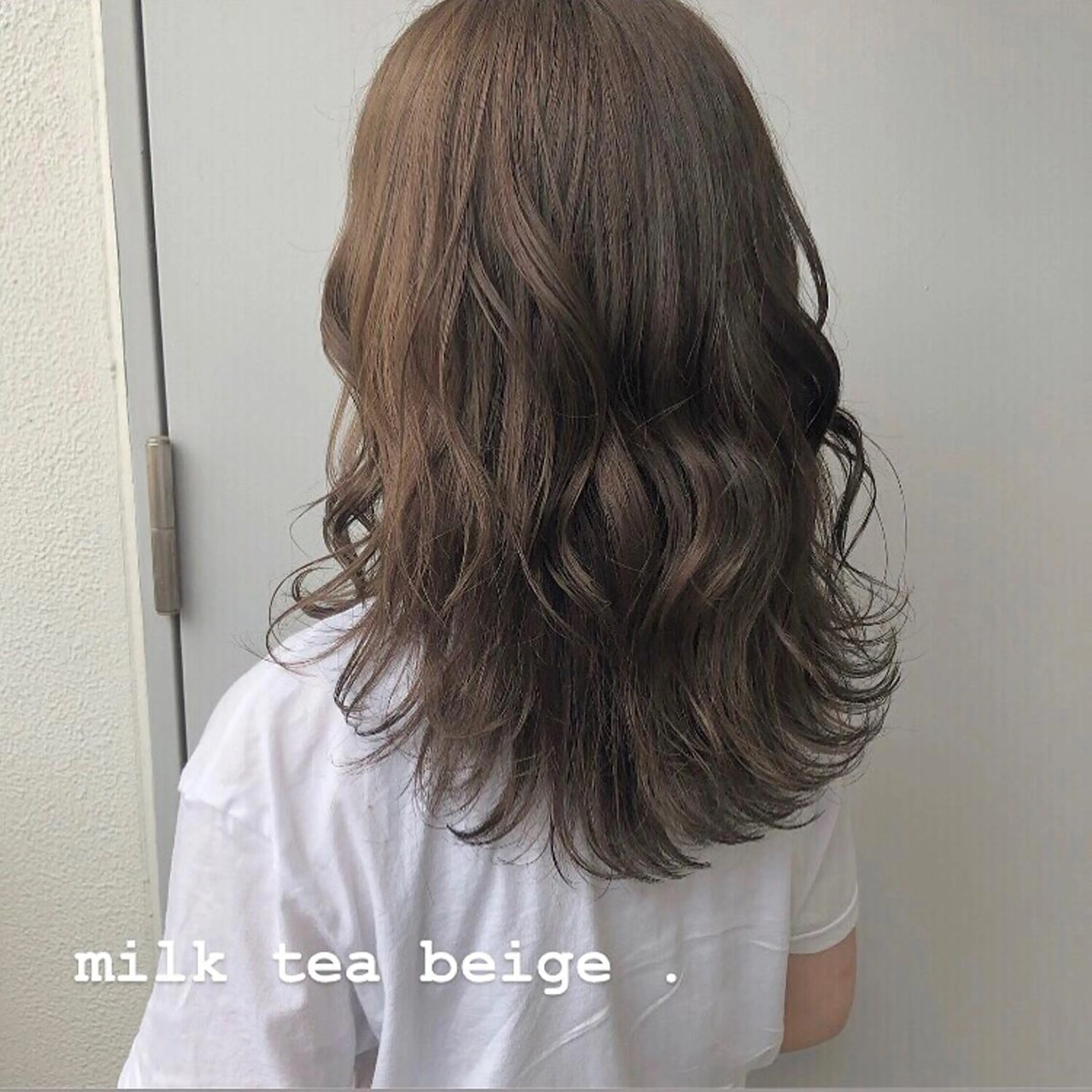 ミディアム カラー ヘアアレンジ ベージュカラー ミルクティーベージュ トレンド眉🌈✨ arisaの眉毛・アイブロウイメージ