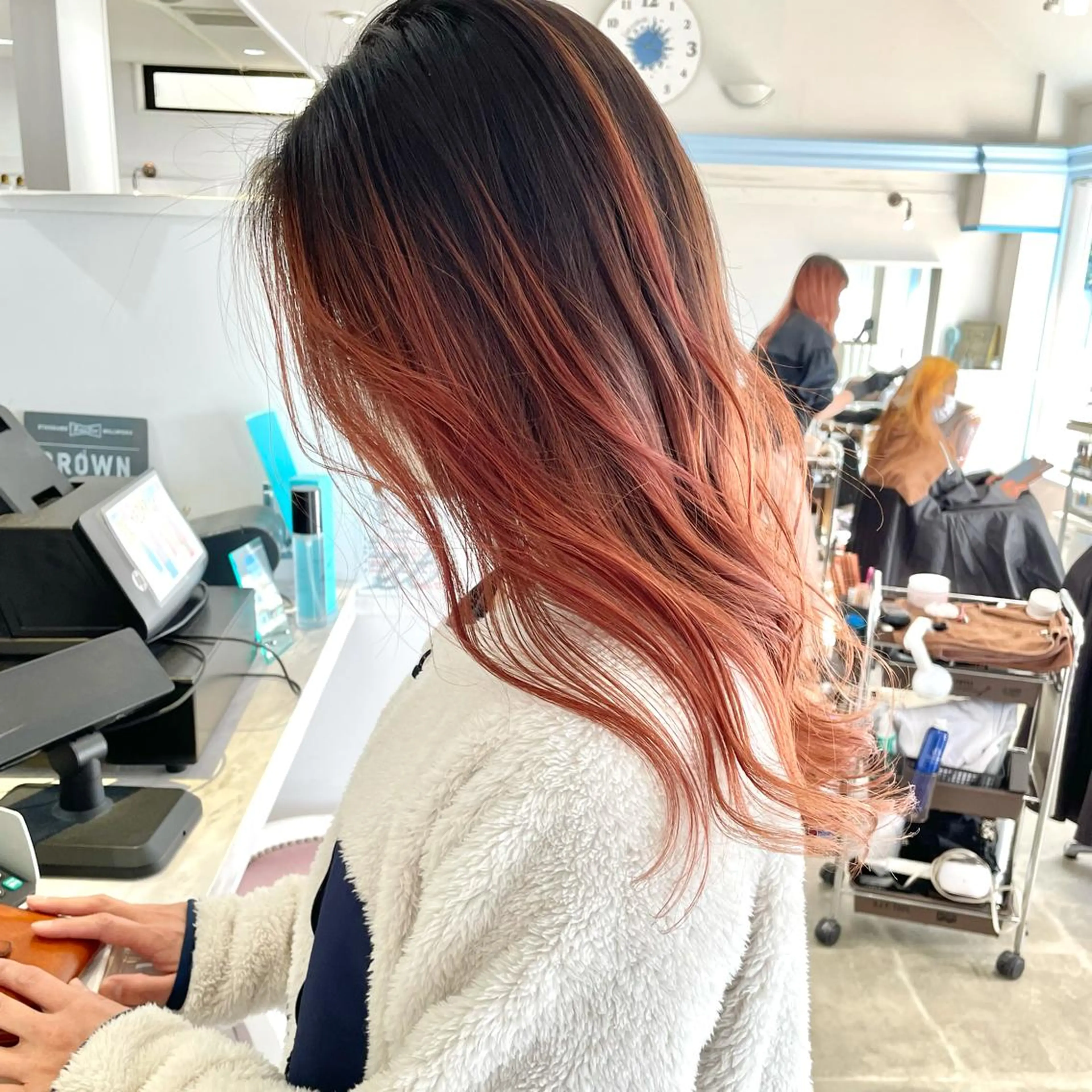 セミロング レイヤーカット ヘアカラー トリートメント Lit所属・Lit.豊橋 夏目のヘアスタイル