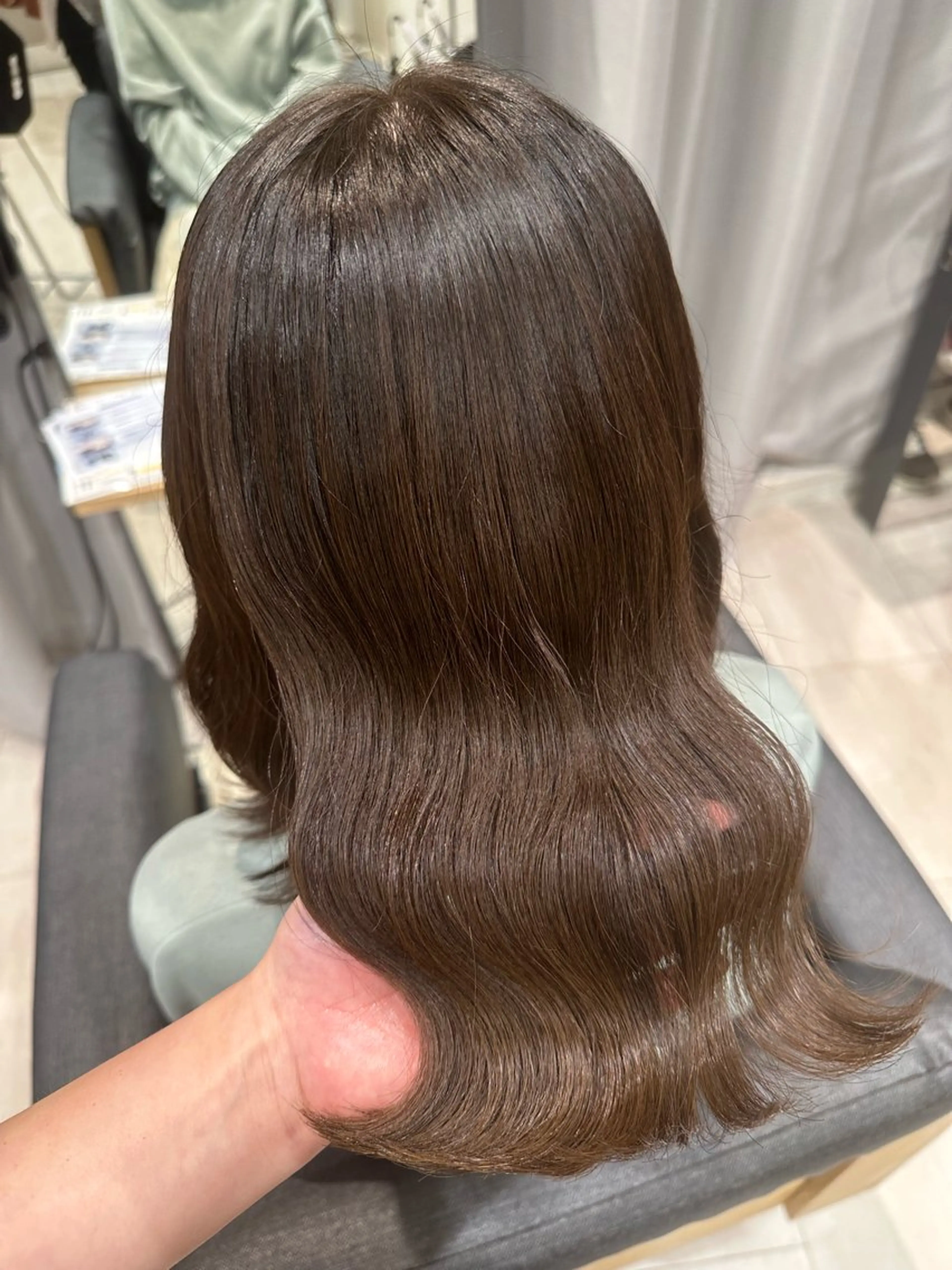ミディアム 横山 菜摘のヘアスタイル
