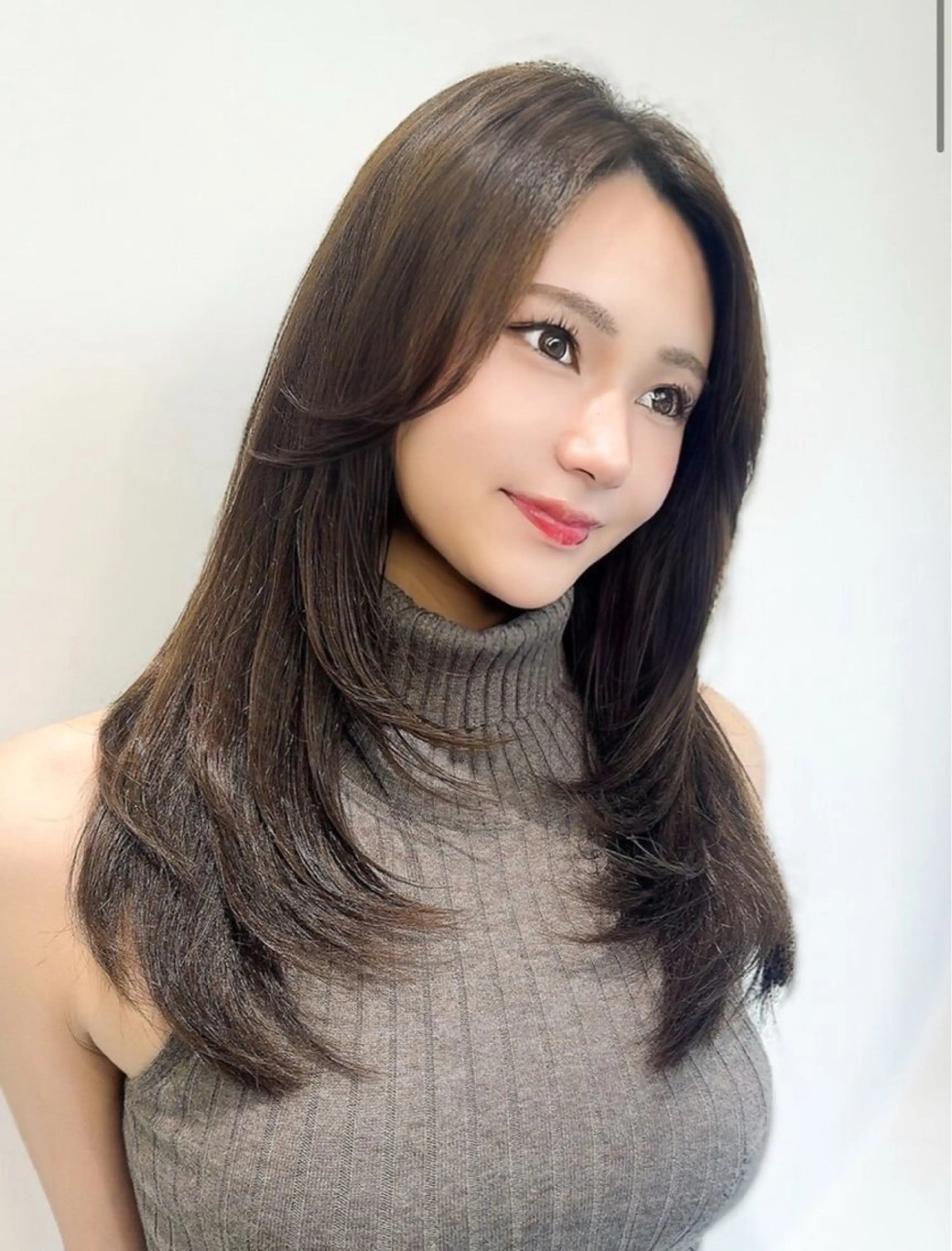 ロング カラー 伊藤 優里のヘアスタイル